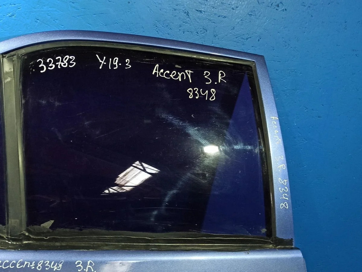 Стекло двери задней правой Hyundai Accent II (1999—2012) X7MCF41GP5M048348 8342025000 Право Зад G4EC