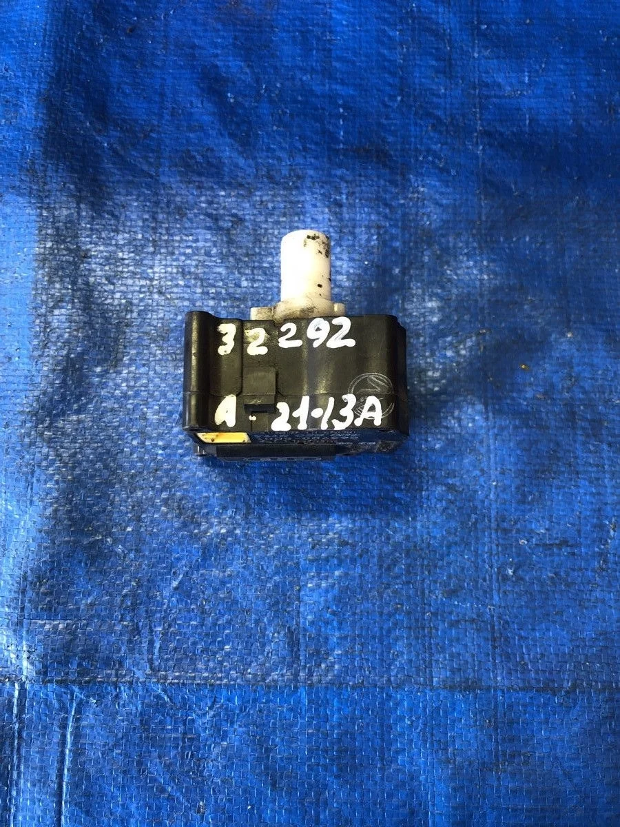 Электропривод заслонки отопителя Audi A8 D2 (1994—1999)