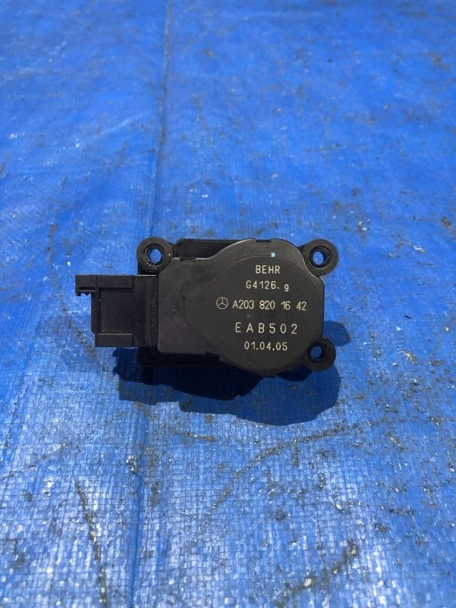 Электропривод заслонки отопителя Mercedes-Benz E-класс W211/S211 (2002—2006) W211 A2038201642   M112 OM646 M271 OM647