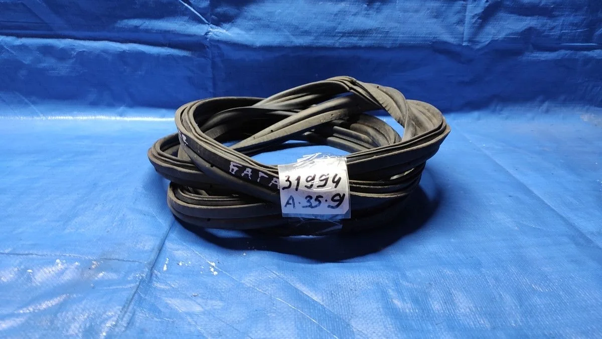 Уплотнитель багажника Mitsubishi Outlander III рестайлинг 3 (2018—2025)  5815A067  Зад 4B11