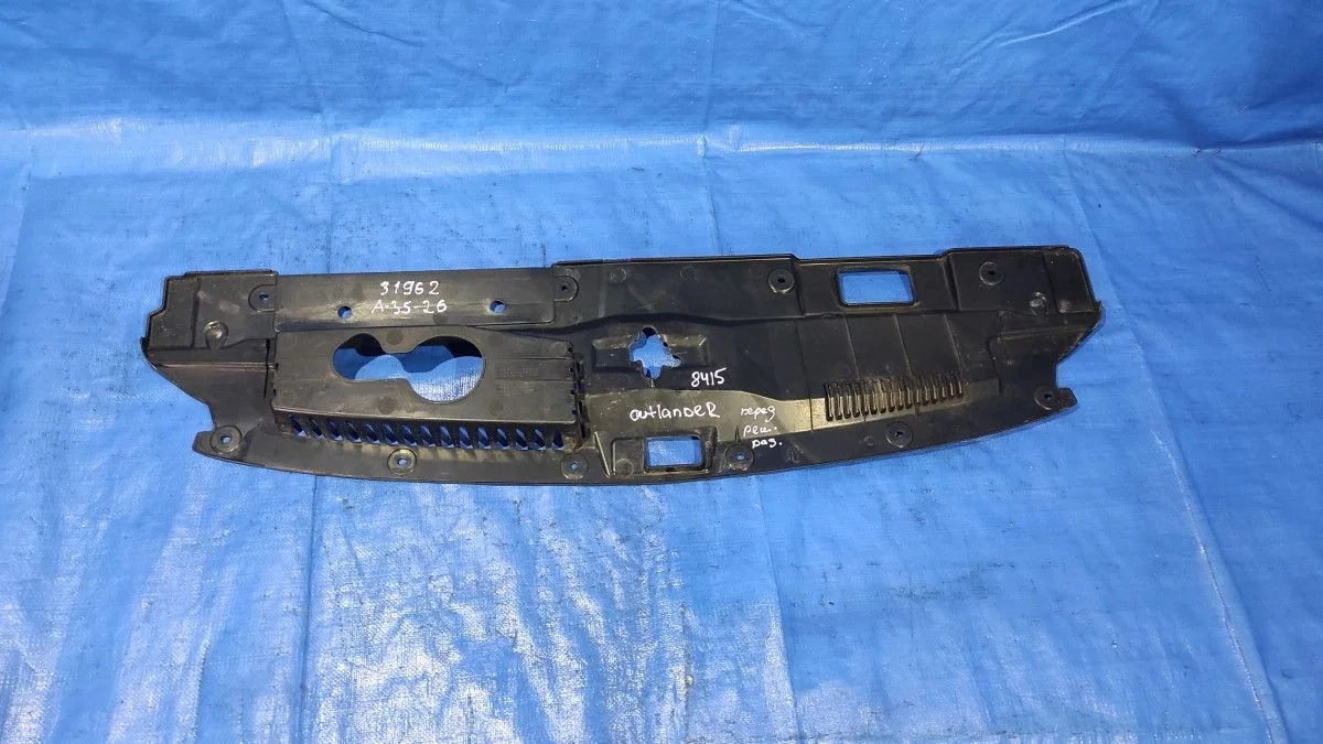 Кожух замка капота Mitsubishi Outlander III рестайлинг 3 (2018—2025)