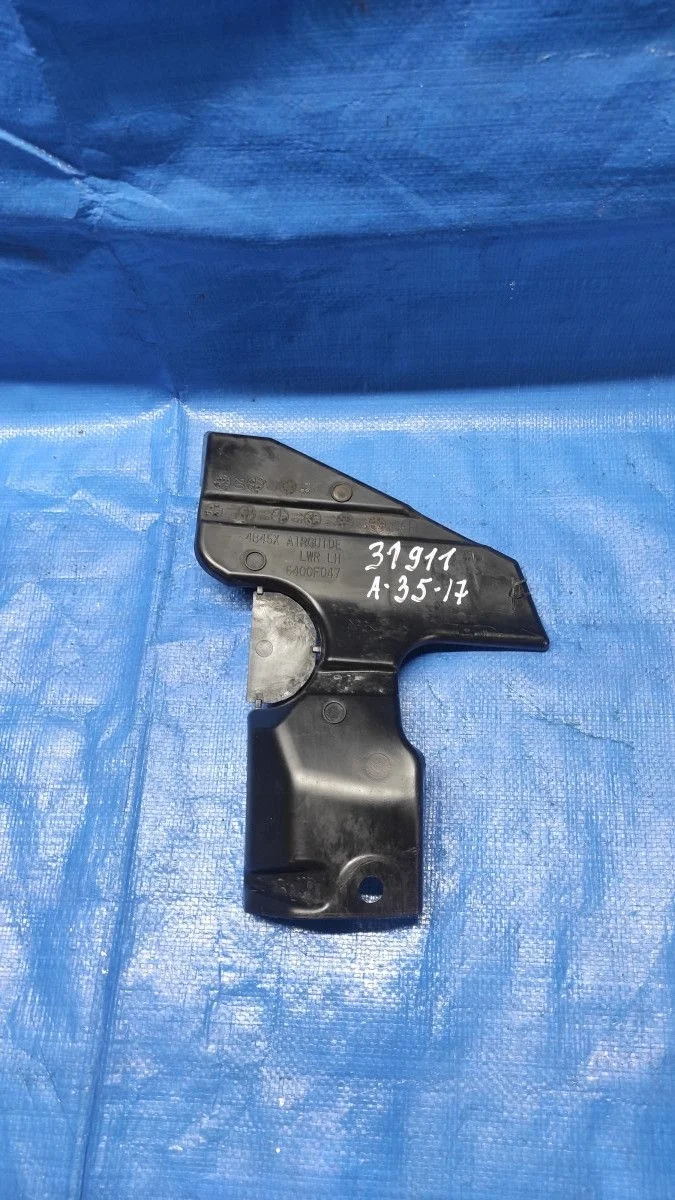 Кронштейн решетки радиатора левый Mitsubishi Outlander III рестайлинг 3 (2018—2025)  6400F047 Лево Перед 4B11