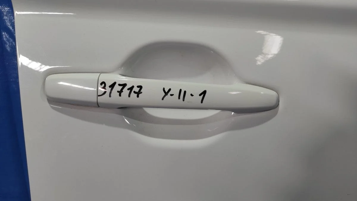 Ручка двери передней наружная правая Mitsubishi Outlander III рестайлинг 3 (2018—2025)  5716A086 Право Перед 4B11