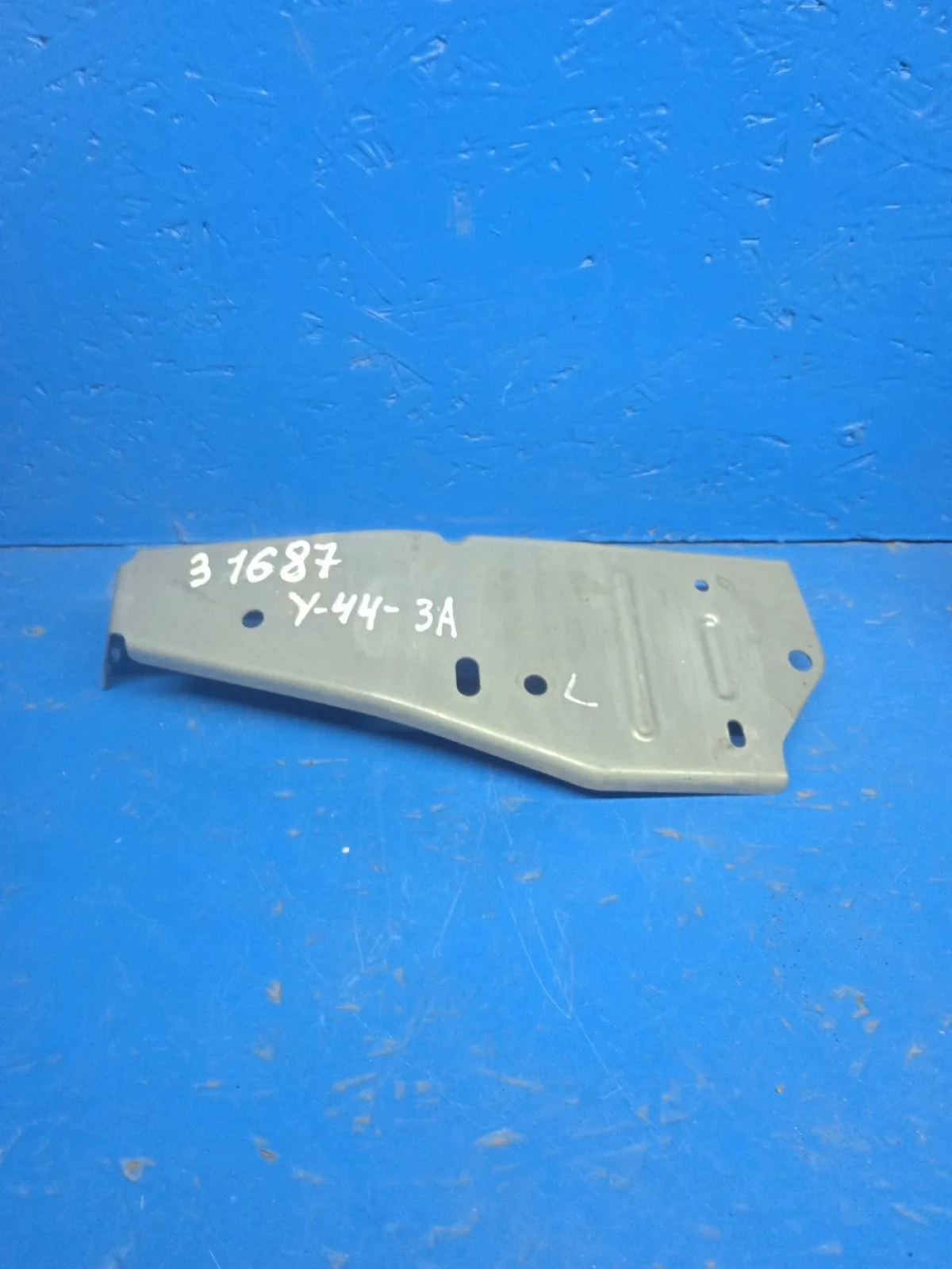 Кронштейн усилителя переднего бампера левый Mitsubishi Outlander III рестайлинг 3 (2018—2025)