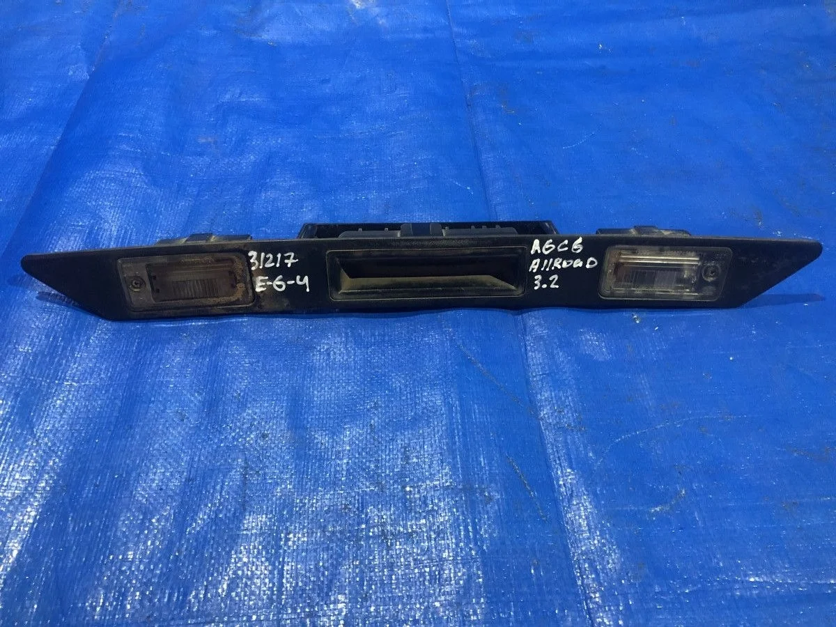 Накладка на крышку багажника (бленда) Audi A6 Allroad Quattro C6 (2006—2008) 4F5 8P48275743FZ   3.2FSI AUK