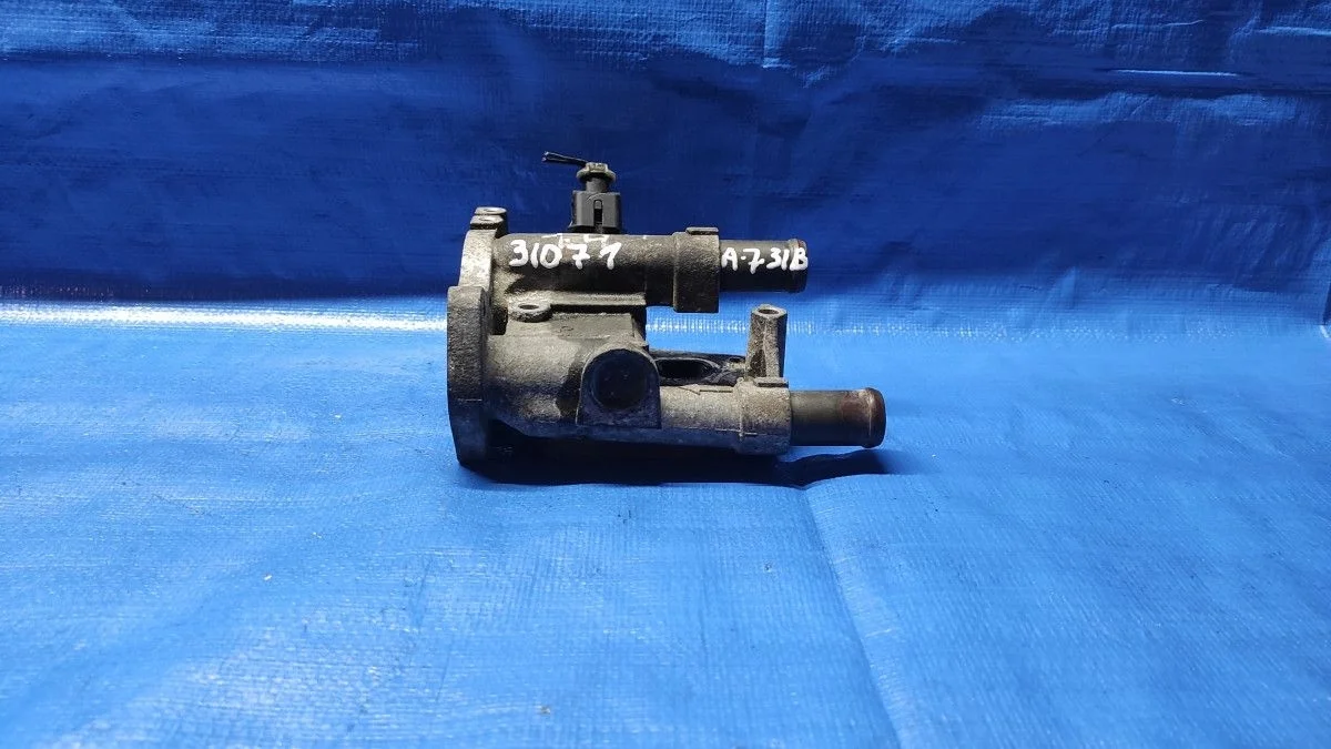 Корпус термостата Chevrolet Lacetti I (2004—2013) J200 1 поколение 55559594   F16D3 X16SZR  Z18XE F14D4  Z16XEP; Z16XE1 A16XER Z18XEL B18XER Z16SE