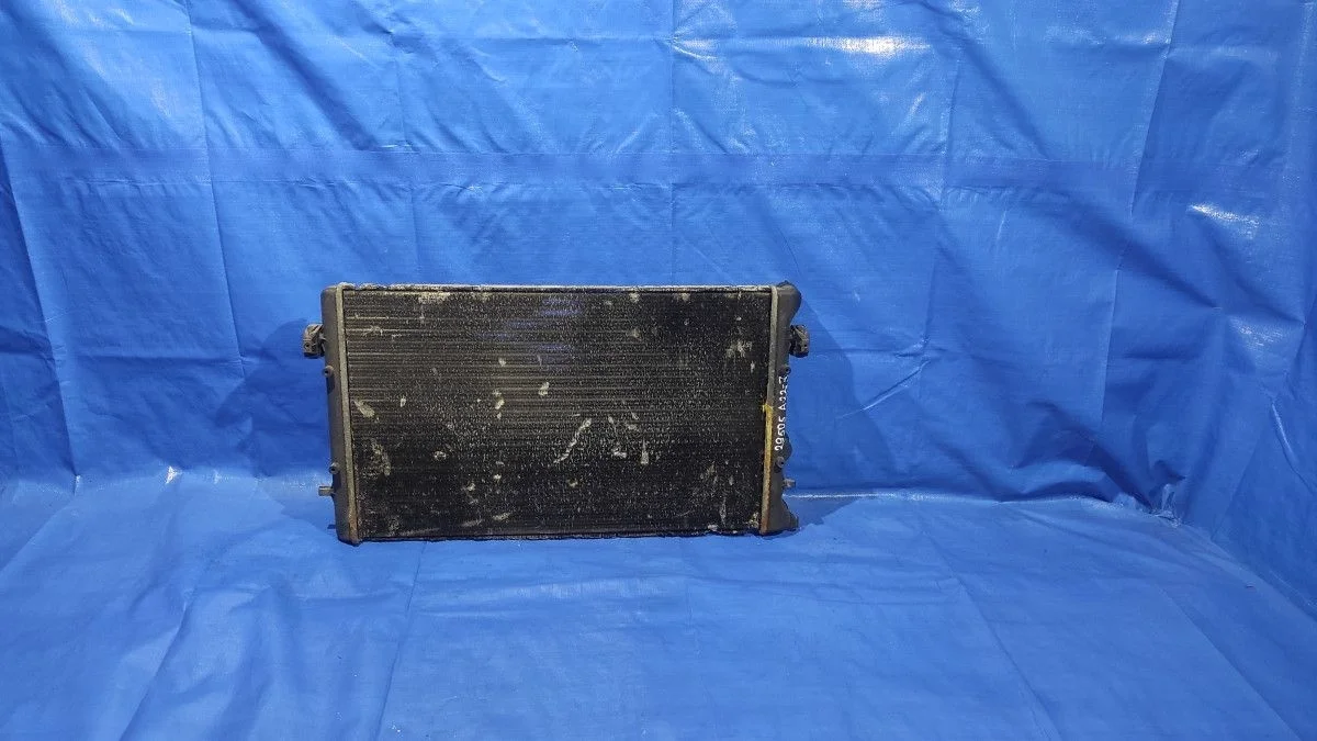 Радиатор охлаждения двигателя Volkswagen Golf Mk4 (1997—2006) 1J1 9B1 MK4 1J0121253N   AGZ AQY,APK,AEG AVU,BFQ,AZH, AZJ,AQY,APK, AEG,AHF,ASV, AGR,ALH AEG; AQY; AVH; AZG; AZJ; BEJ; BHP; APK; BER; BEV