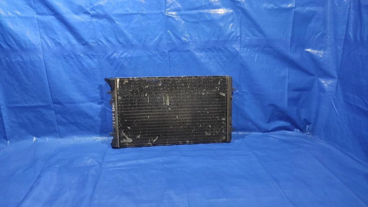 Радиатор охлаждения двигателя Volkswagen Golf Mk4 (1997—2006) 1J1 9B1 MK4 1J0121253N   AGZ AQY,APK,AEG AVU,BFQ,AZH, AZJ,AQY,APK, AEG,AHF,ASV, AGR,ALH AEG; AQY; AVH; AZG; AZJ; BEJ; BHP; APK; BER; BEV