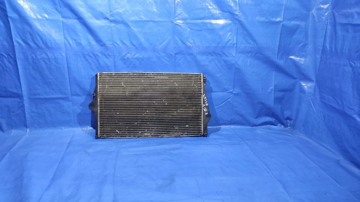 Интеркулер Volvo XC90 I (2002—2006) C_ C_24 C_30 C_79 C_69 C_59 C_95 C_71 C_91 8627375  Перед D5244T D5244T4  B5254T2 B6294T D5244T5 D5244T18