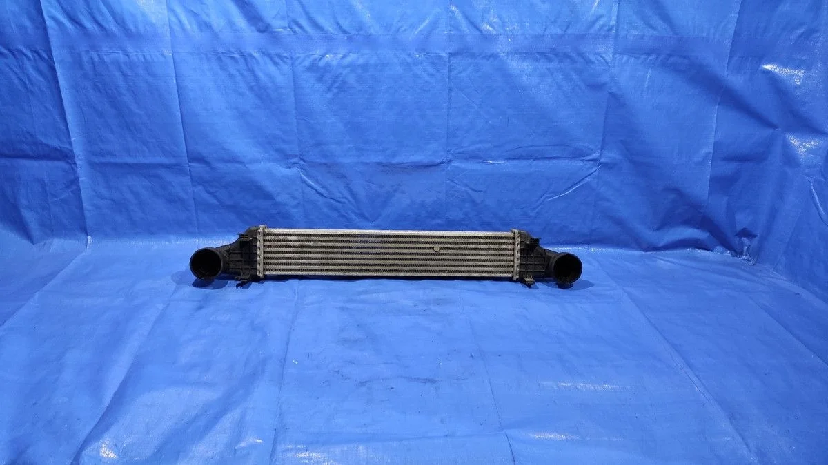 Интеркулер Mercedes-Benz E-класс W211/S211 (2002—2006) W211 A2115001002  Перед OM646  OM 646.951 OM 646.961  OM 646.820 M 271.956 M 271.941 OM 647.961 OM 648.961 OM 642.920  OM 647.961