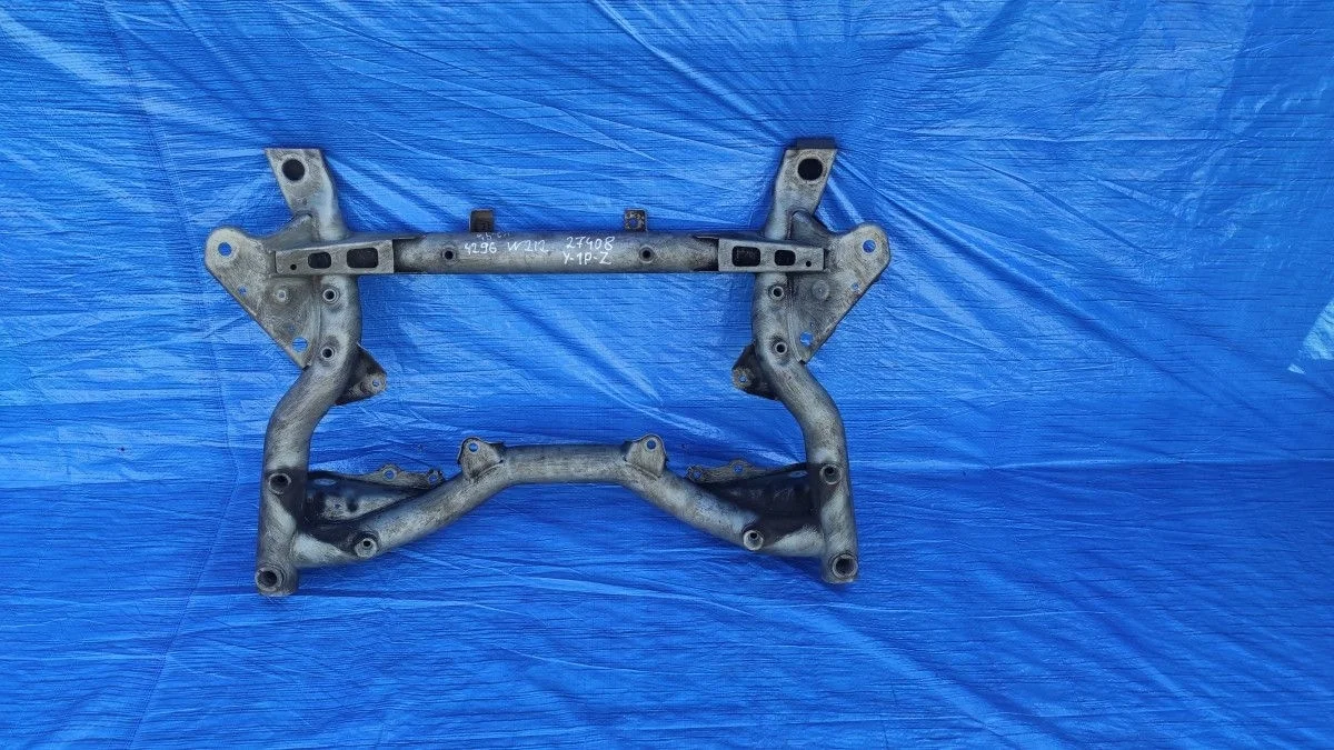 Балка подмоторная (подрамник) Mercedes-Benz E-класс W212/S212/C207/A207 (2009—2013) W212 A2126281000,  2126281000  Перед M271.958 OM651.925