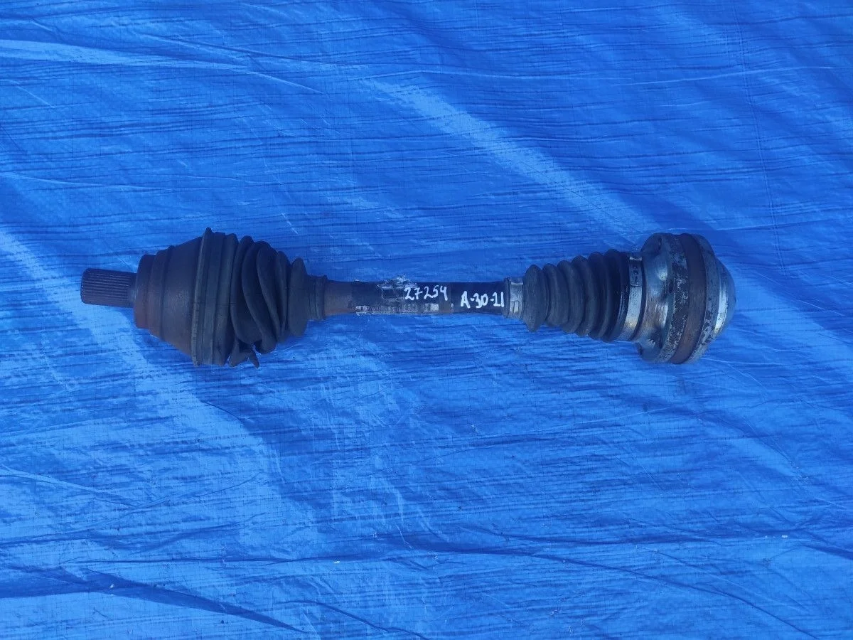 Полуось передняя левая (приводной вал,шрус) Volkswagen Passat B6 (2005—2010) 3C2 3C5 1K0407271BJ, 1K0407271EE, 3AB407271, 3C0407271AJ Лево Перед BKP BMA CBAA BWV BXE