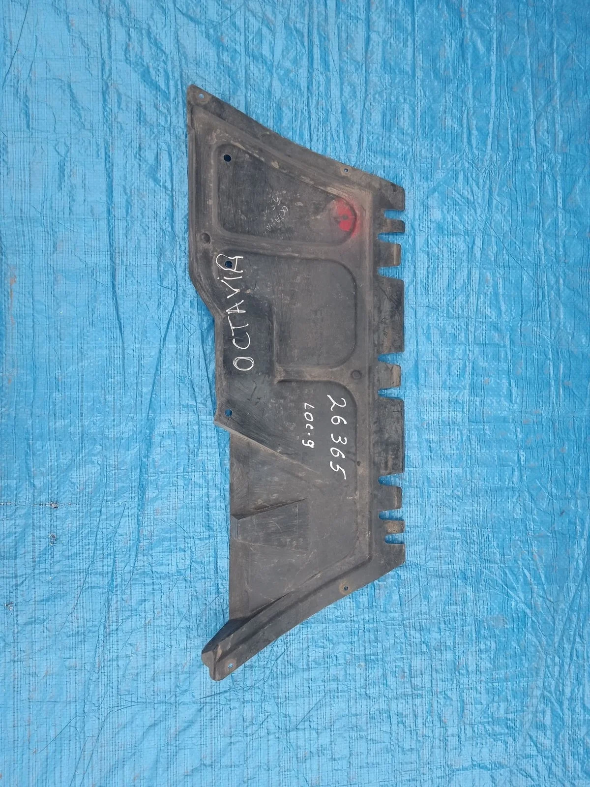 Пыльник моторного отсека центральный Skoda Octavia I рестайлинг (2000—2011) 1U2 1U5 A4 1U 1J0825237R