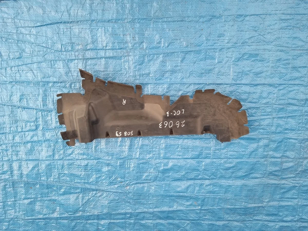 Дефлектор радиатора Peugeot 308 I рестайлинг (2011—2015) 4A/C 4B 4A 4E T7 9680361880 Право  9HZ EP6  EP6C DW10BTED4 EP6DT