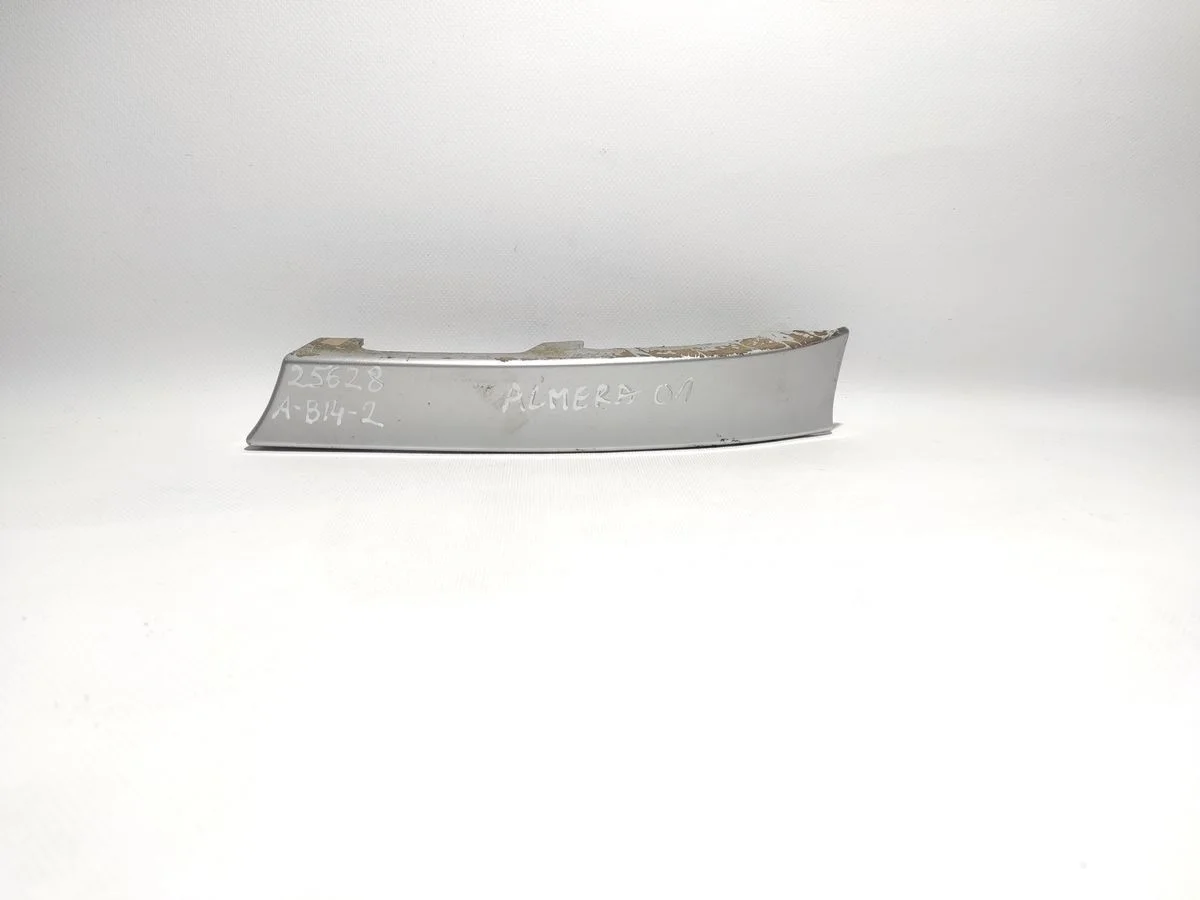 Накладка (планка) под задний правый фонарь Nissan Almera N16 рестайлинг (2002—2006) N16 2 поколение 78126BM400 Право Зад