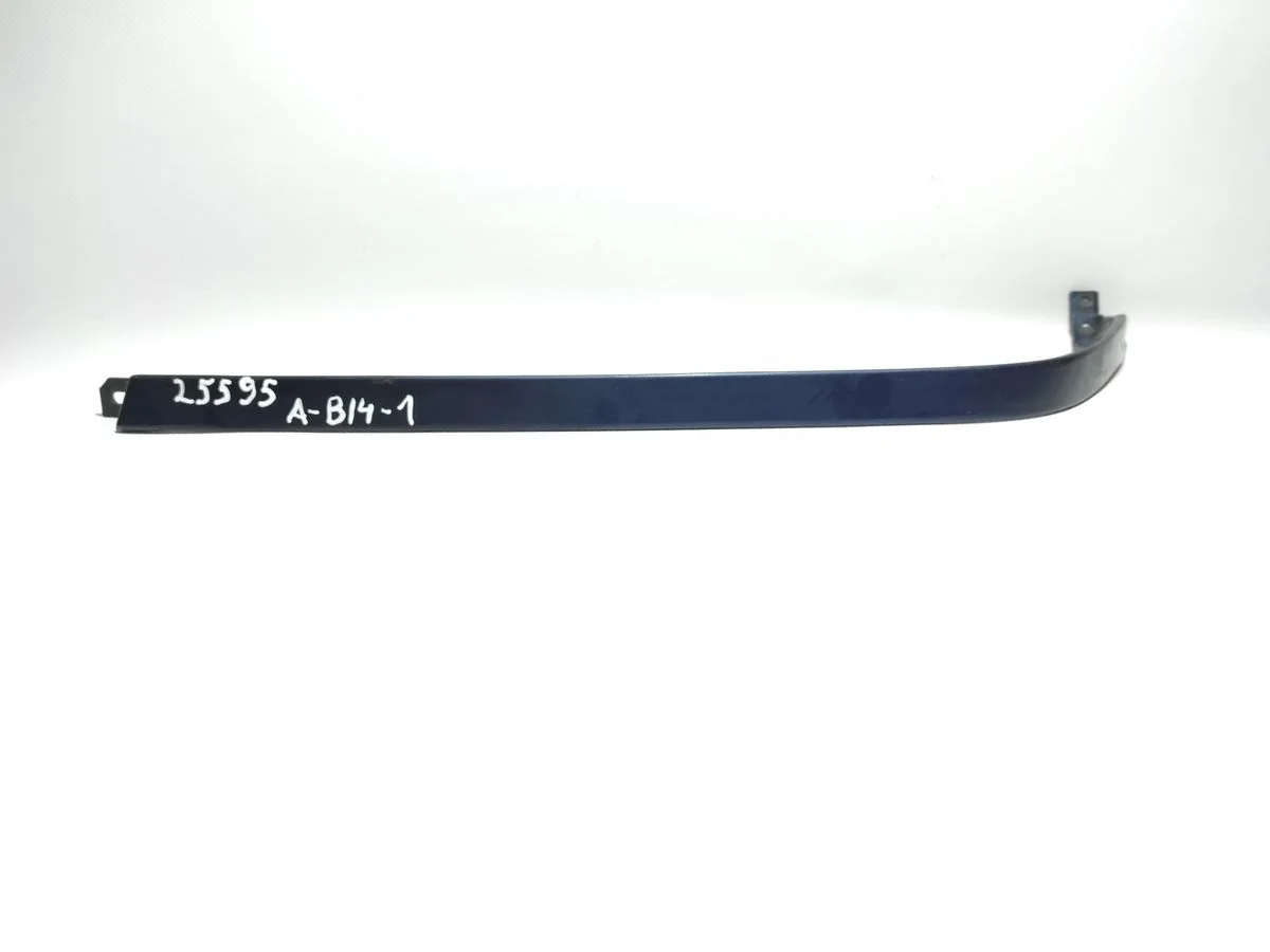 Накладка (ресничка) левой фары Mercedes-Benz C-класс W202/S202 (1993—1997) W202 2028260177 Лево Перед