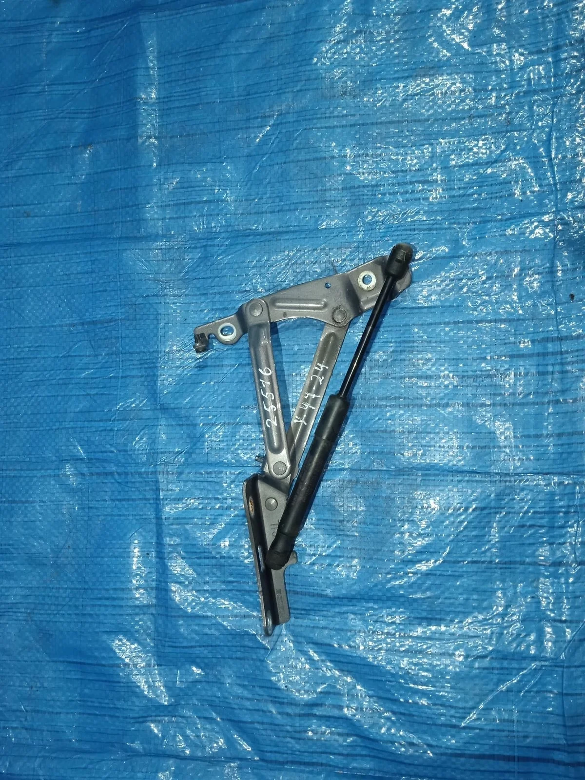 Петля багажника левая Mazda 6 GH (2007—2009) GH GS1D52720B Лево Зад