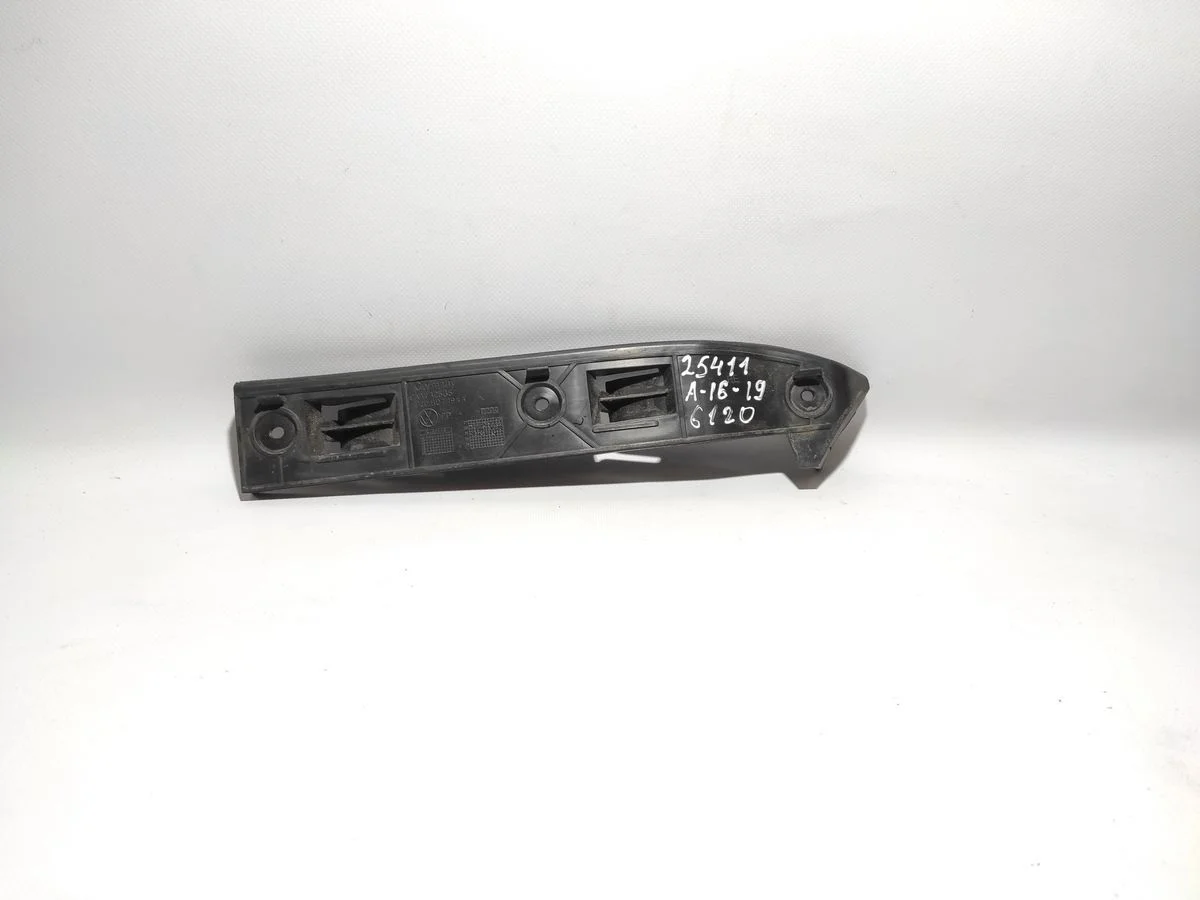 Кронштейн переднего бампера правый Volkswagen Golf Mk4 (1997—2006) 1J1 9B1 MK4 1J0807184A Право Перед