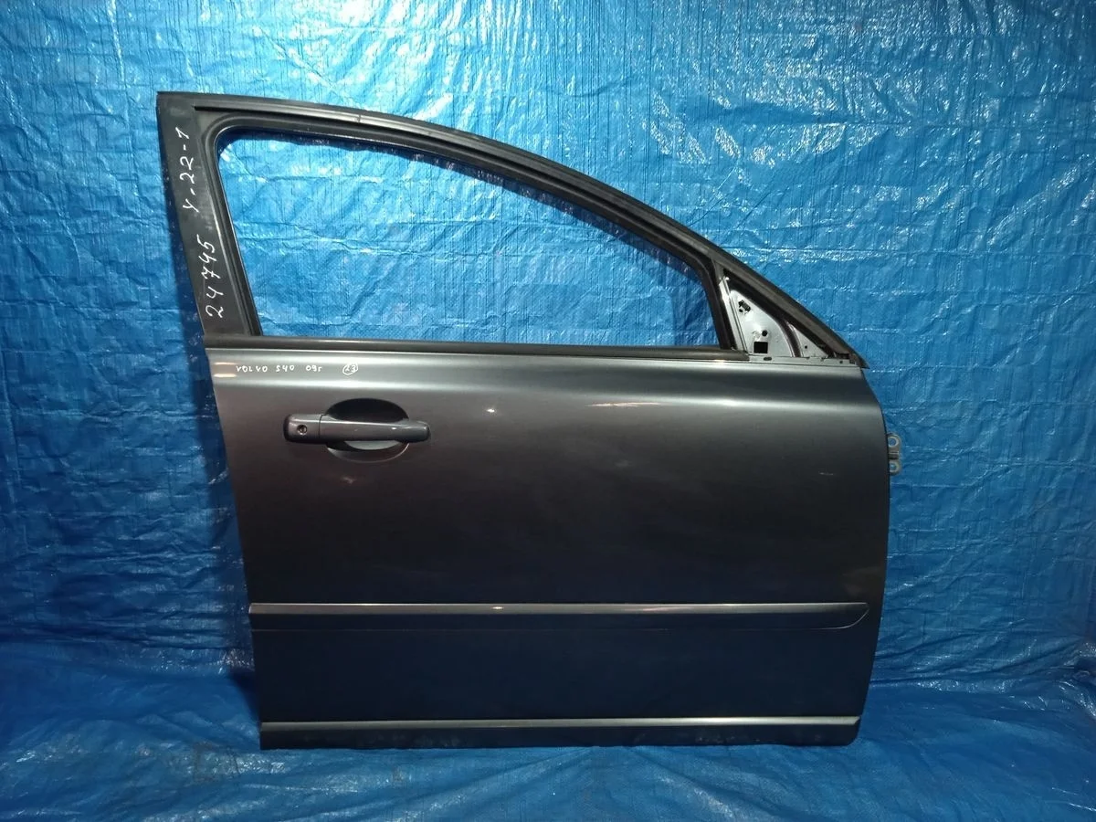 Дверь передняя правая Volvo S40 II рестайлинг (2007—2012)  31335444 Право Перед