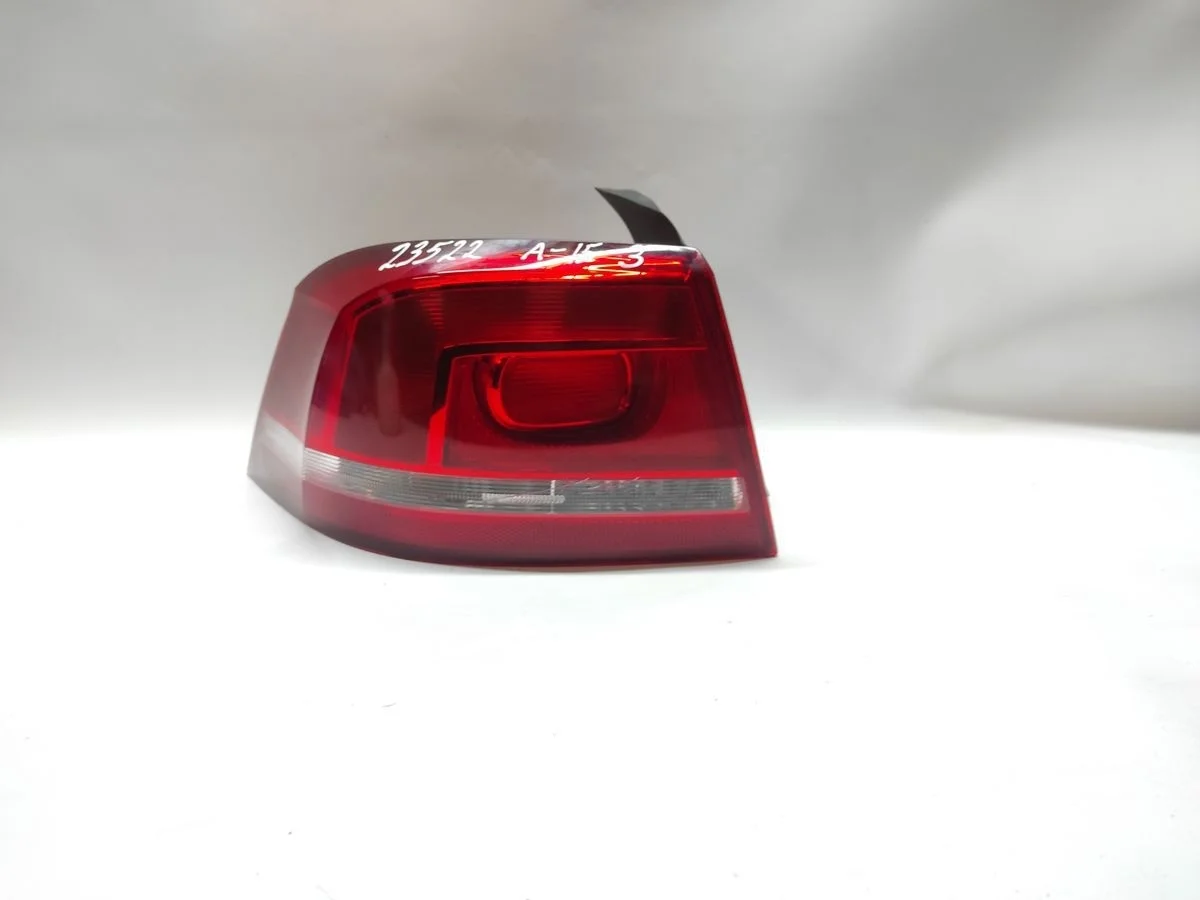 Фонарь задний наружный левый Volkswagen Passat B7 (2010—2015)