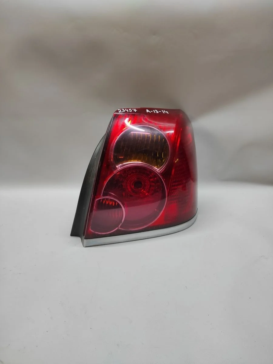 Фонарь задний правый Toyota Avensis T250 (2003—2006) T250 AZT251L AZT250L 8155105200 Право Зад