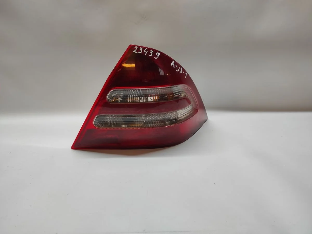 Фонарь задний правый Mercedes-Benz C-класс W203/S203/CL203 (2000—2004) W203 A2038200264 Право Зад