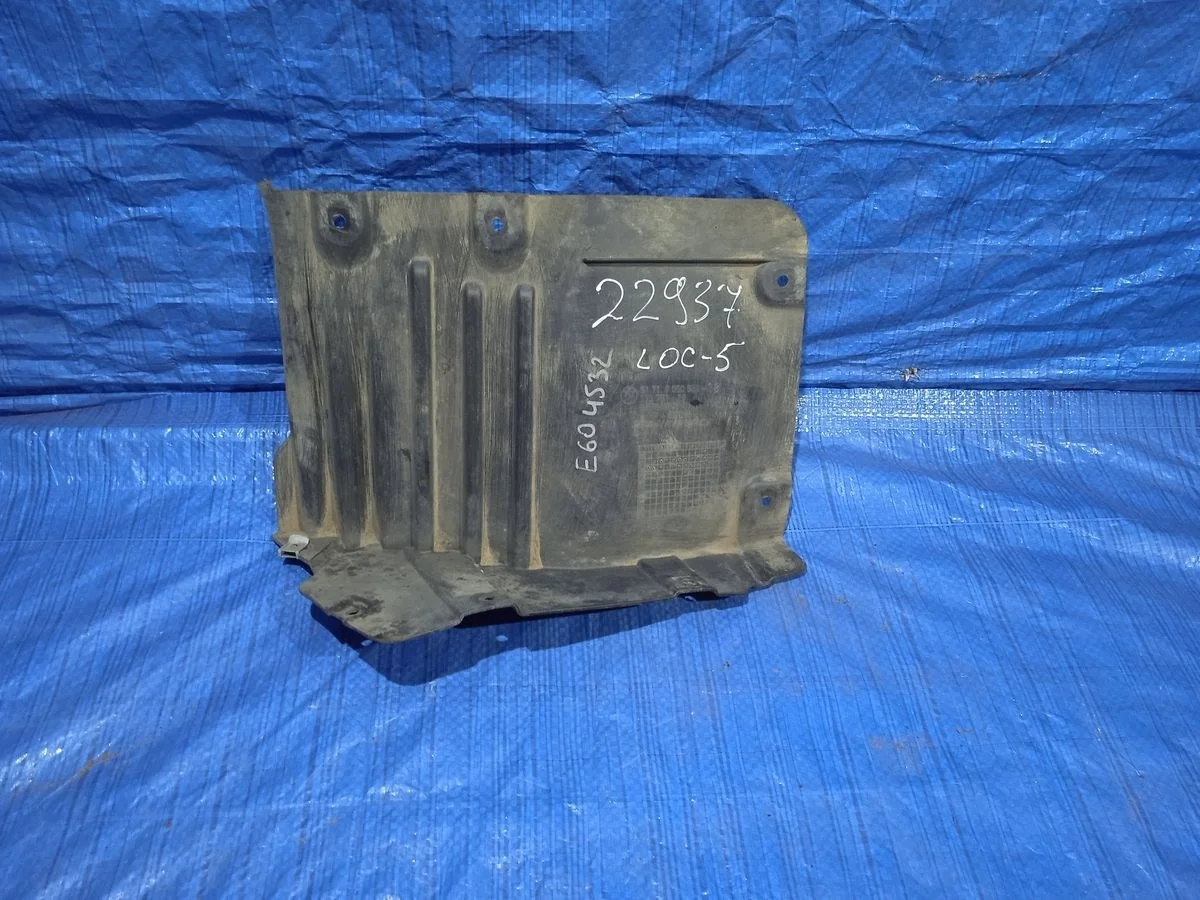 Подкрылок (локер) передний правый BMW 5 серия E60/E61 (2002—2007) E60 E60N 51717050538 Право Перед