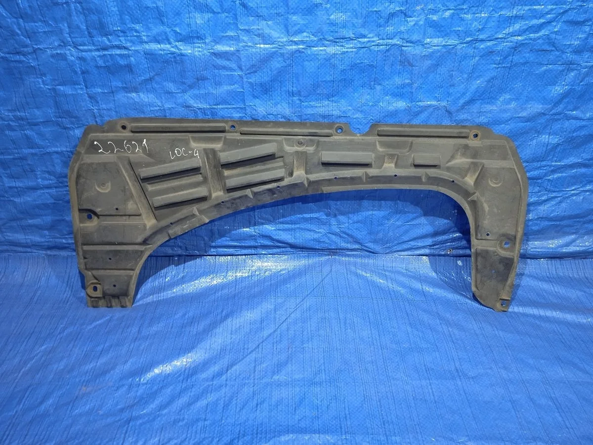 Пыльник моторного отсека центральный Nissan Tiida C11 (2004—2012) C11 75892EL000