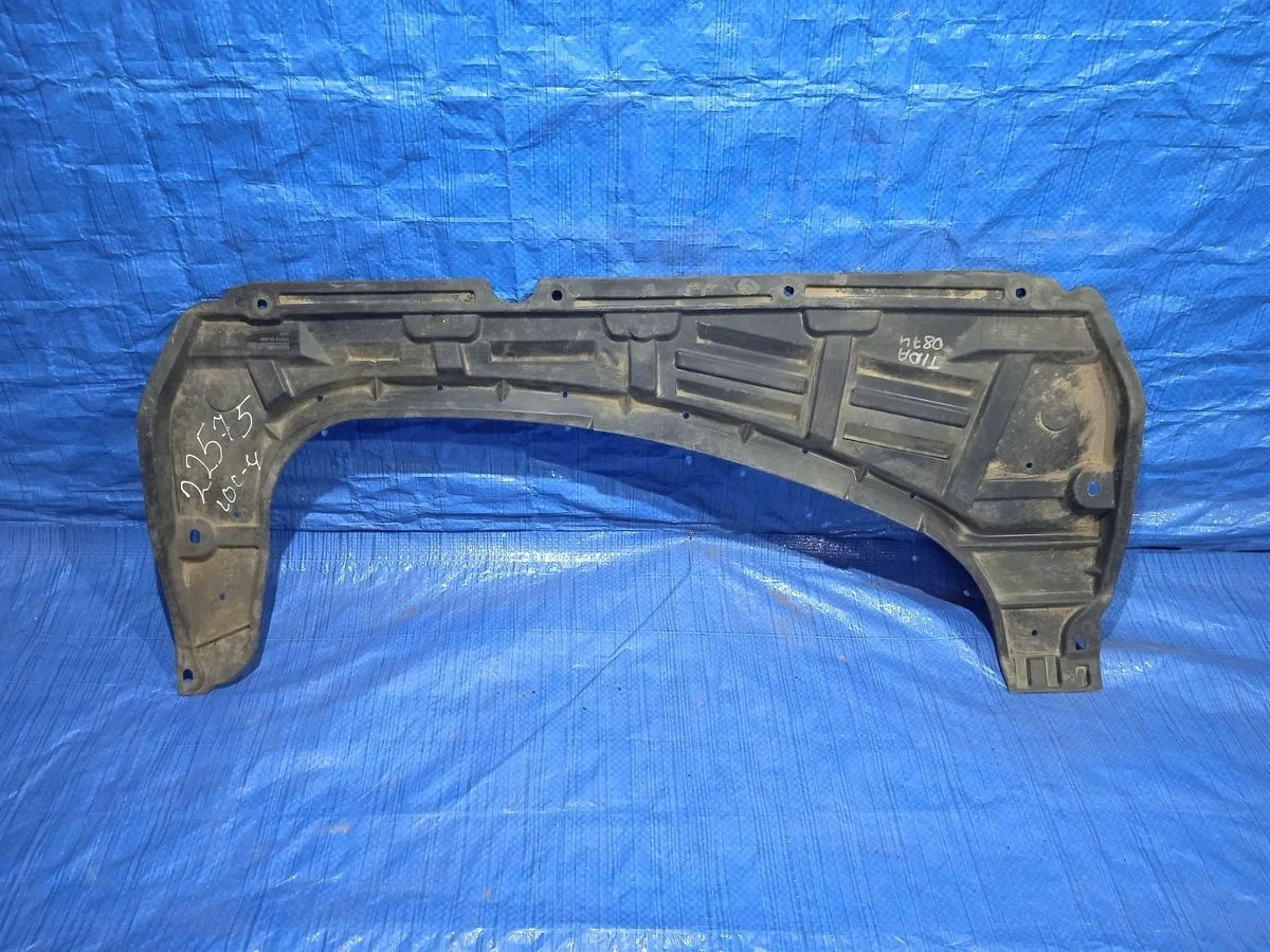 Пыльник моторного отсека центральный Nissan Tiida C11 (2004—2012) C11 75892EL000