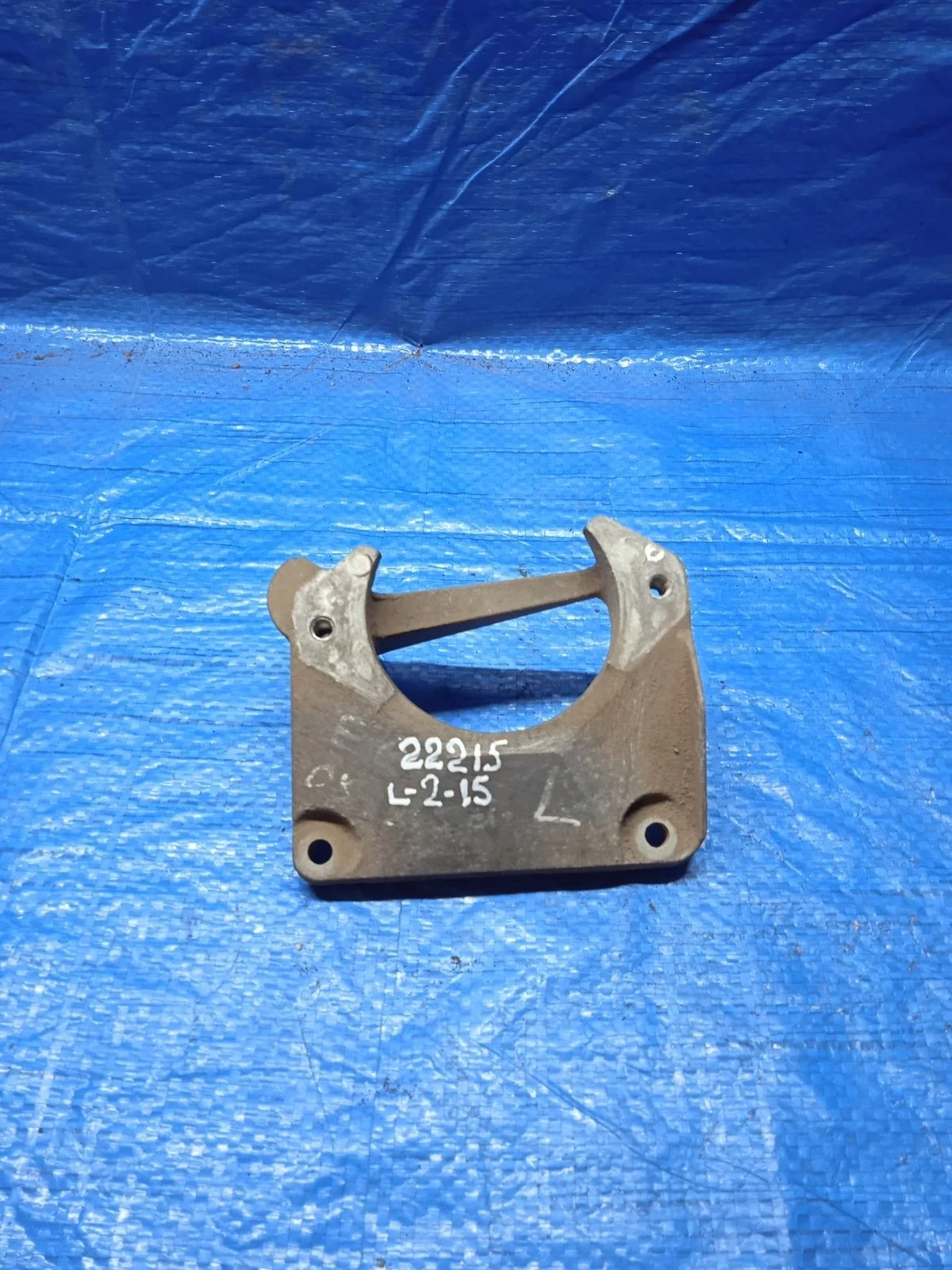 Кронштейн опоры двигателя BMW 5 серия E60/E61 (2002—2007) E60 E60N 22116761117 Лево  M47D20, M47D20TU, M47D20TU2, M47TU2D20, M54B22, M54B25, M54B30, M57D25, M57D25TU, M57D30, M57D30OL, M57D30TU, M57D30TU2, M57D30TUTOP, M62B35TU, M62TUB44, N52B25OL, N52B25UL, N52B30, N62B40, N62B44, N62B48, N62B48TU