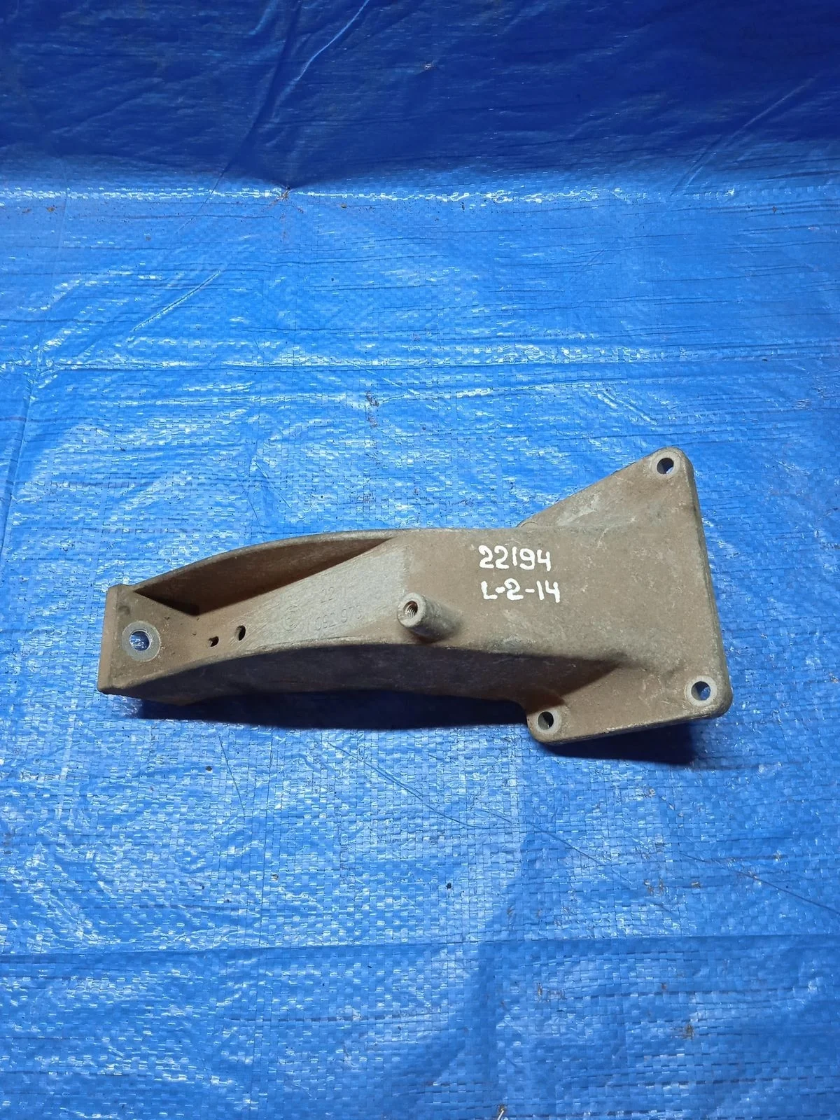 Кронштейн опоры двигателя BMW 5 серия E39 (1995—2000) E39 22111092973 Лево  M52B25TU  M52B20 M54B20  M52B23  M52B28 M54B30