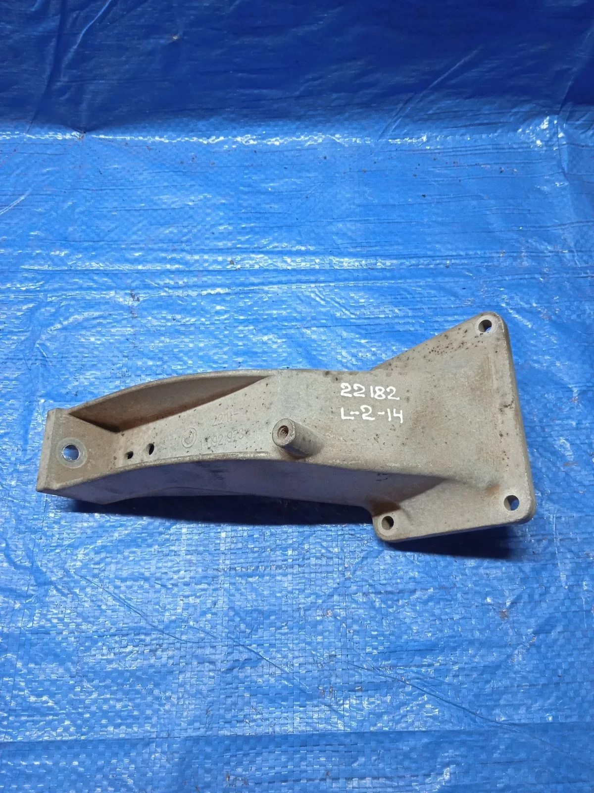 Кронштейн опоры двигателя BMW 5 серия E39 (1995—2000) E39 22111092973 Лево  M52B25TU  M52B20 M54B20  M52B23  M52B28 M54B30