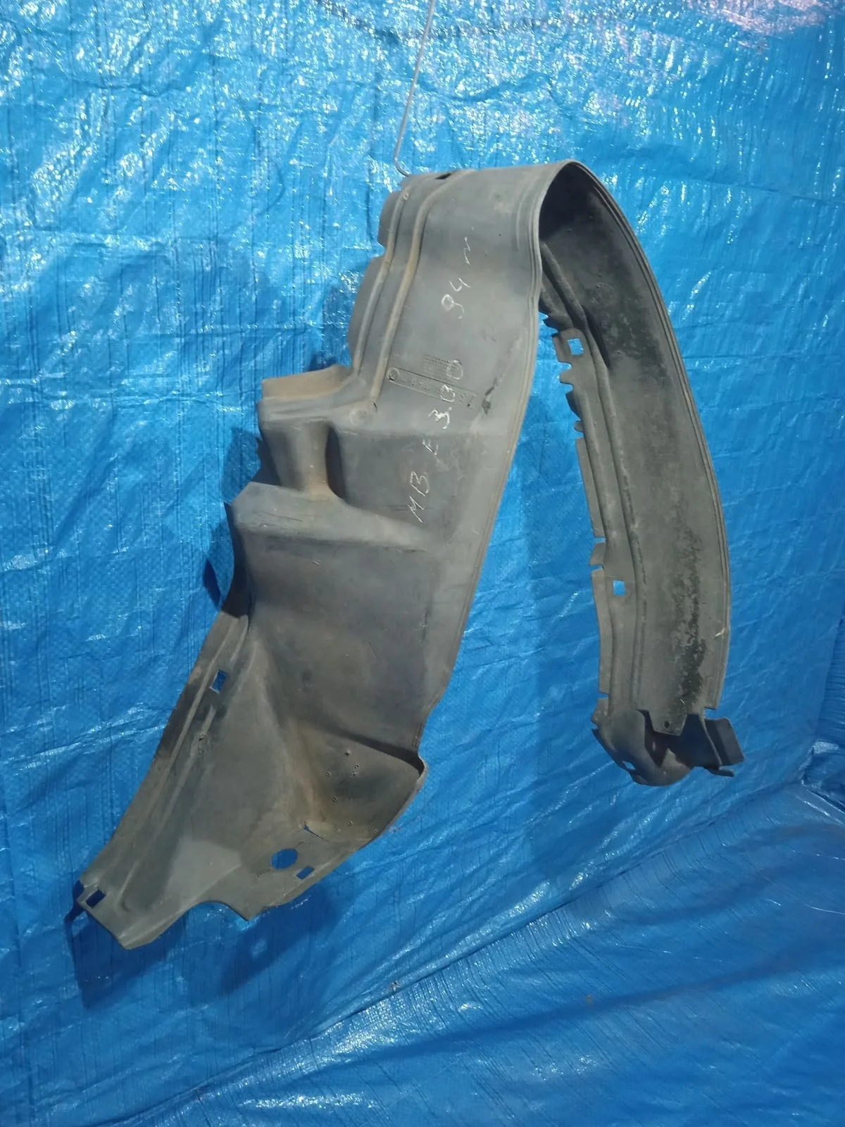 Подкрылок (локер) передний правый Mercedes-Benz E-класс W124/S124/C124/A124 (1984—1997) W124 1248840835 Право Перед