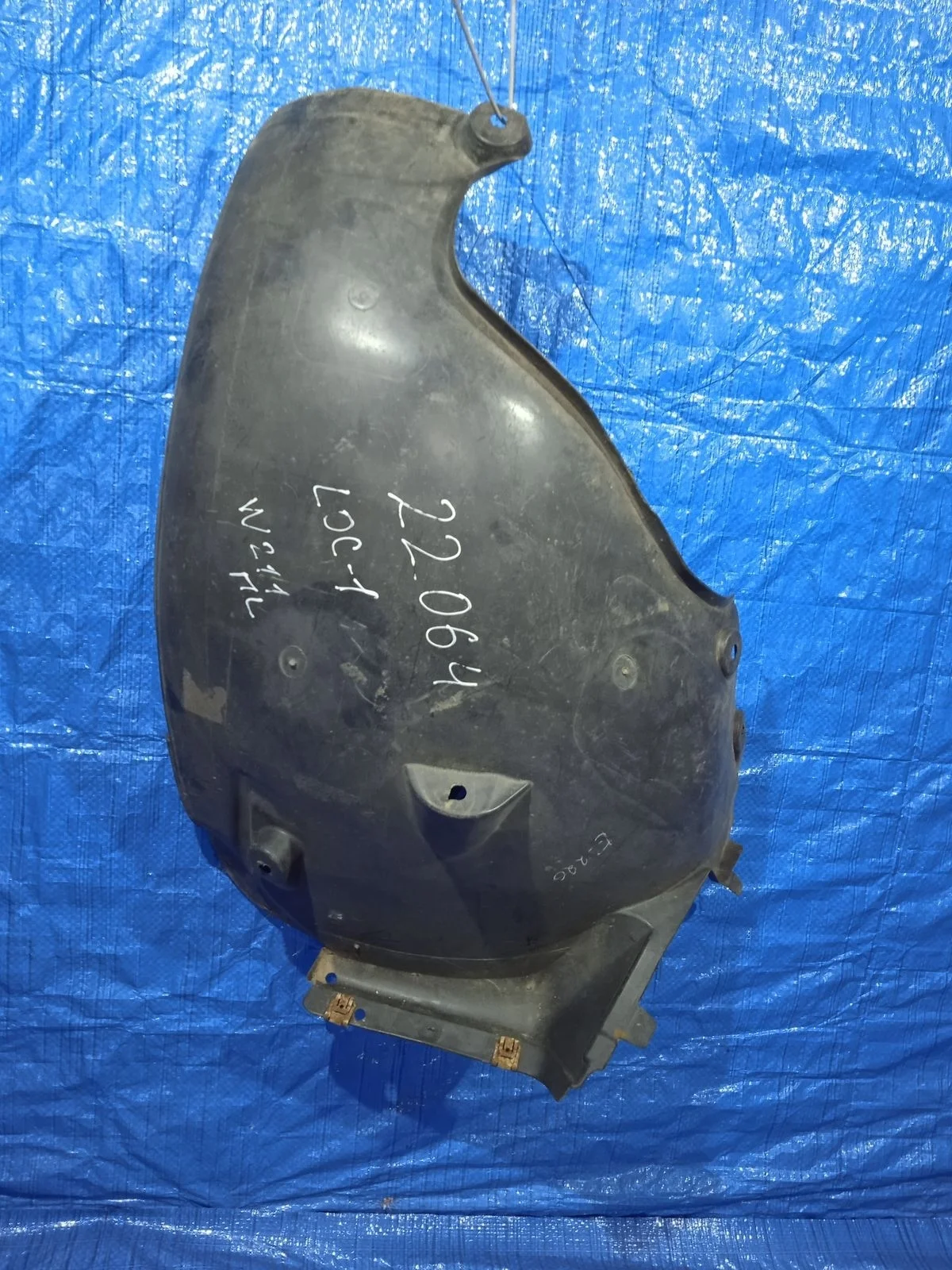 Подкрылок (локер) передний левый Mercedes-Benz E-класс W211/S211 (2002—2006)