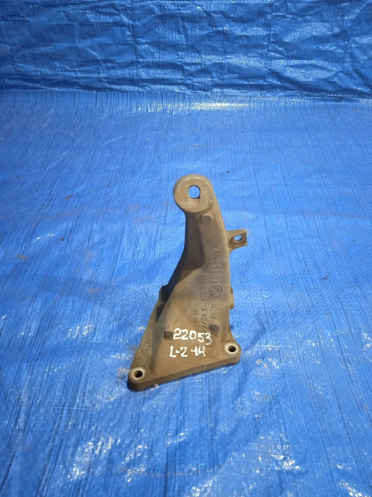 Кронштейн опоры двигателя BMW 3 серия E46 (1998—2003) E46 22111094652 Право  M43B18  M43B19  194E1  164 E3