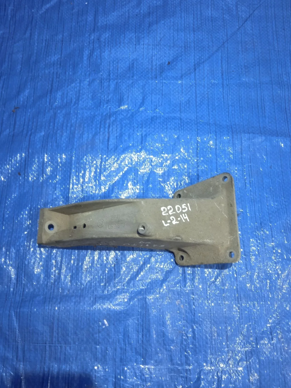 Кронштейн опоры двигателя BMW 5 серия E39 (1995—2000) E39 22111092973 Лево  M52B25TU  M52B20 M54B20  M52B23  M52B28 M54B30