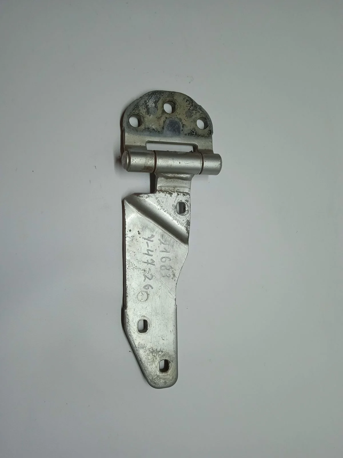 Петля багажника правая Honda CR-V I (1995—1999) RD 1 поколение 68735S10020ZZ Право