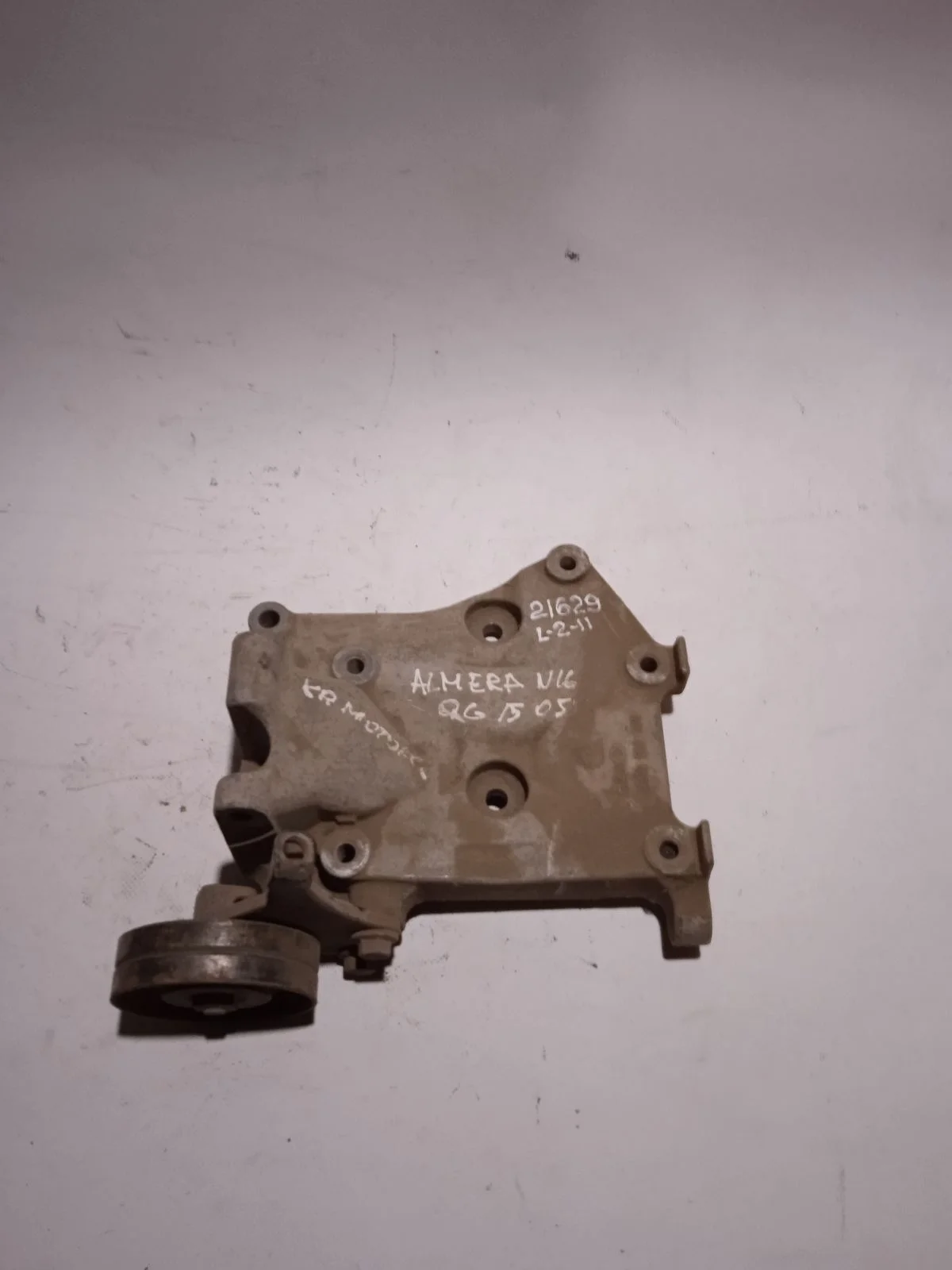 Кронштейн генератора Nissan Primera P12 (2001—2008)