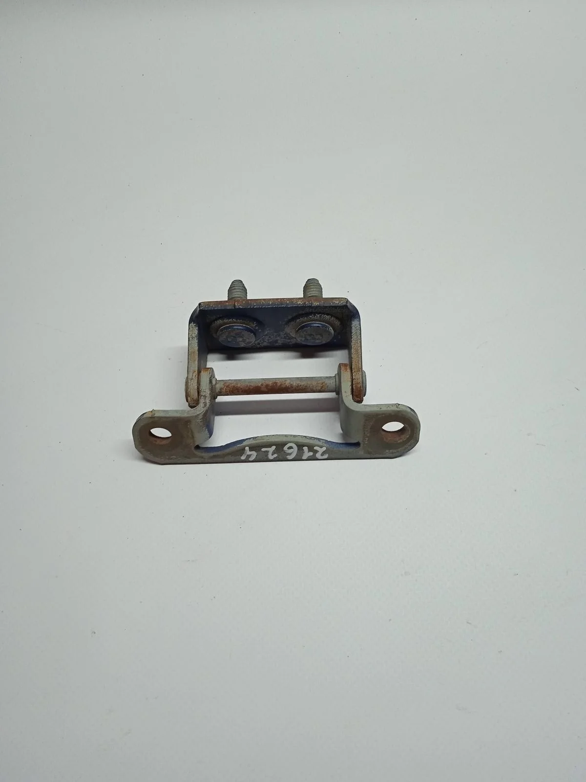 Петля багажника левая Subaru Forester SF (1997—2000) SF SF5 SF6 SF9 61820FC100 Лево