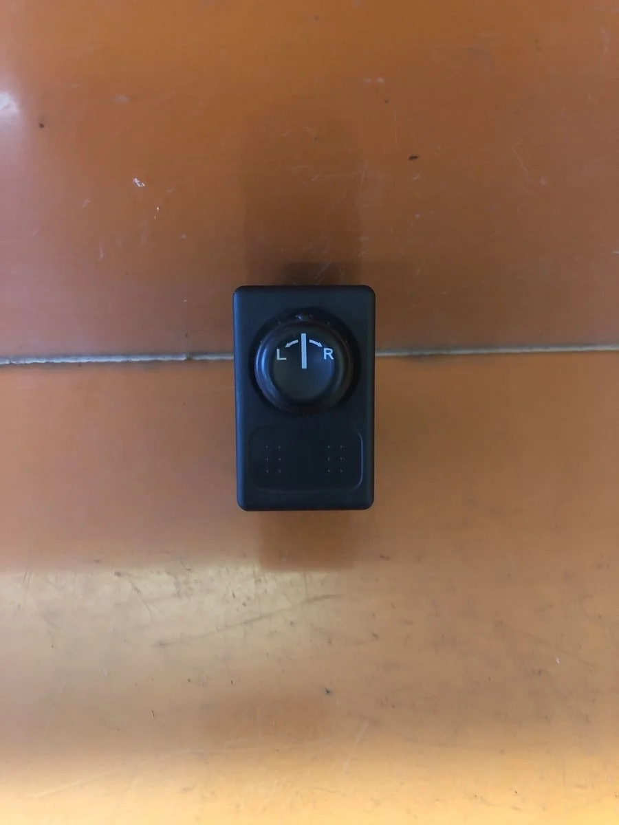 Переключатель регулировки (джойстик) зеркал Nissan Almera N16 рестайлинг (2002—2006) N16 2 поколение 25570BM400