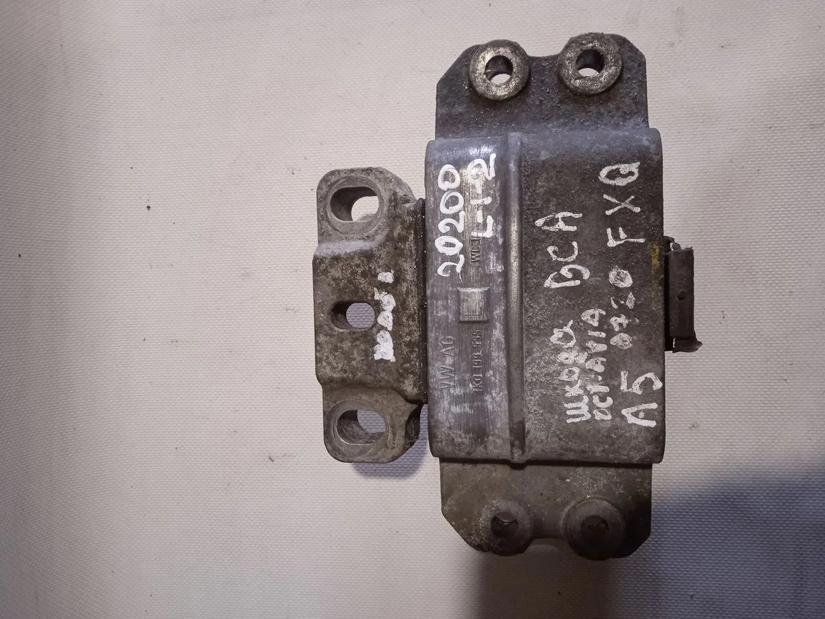 Опора ( подушка ) КПП Volkswagen Golf Mk5 (2003—2009) 1K1 9B3 1K0199555L Лево  BSE  BSF BGU