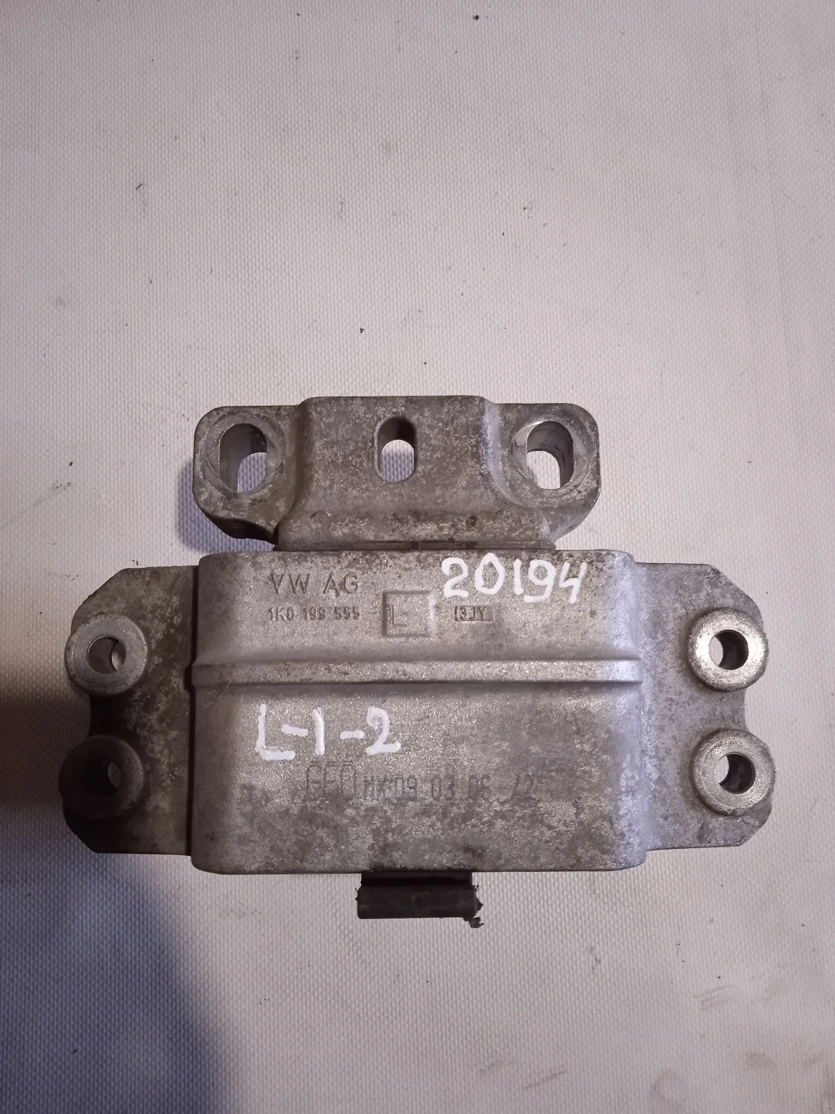 Опора ( подушка ) КПП Volkswagen Golf Mk5 (2003—2009) 1K1 9B3 1K0199555L Лево  BSE  BSF BGU