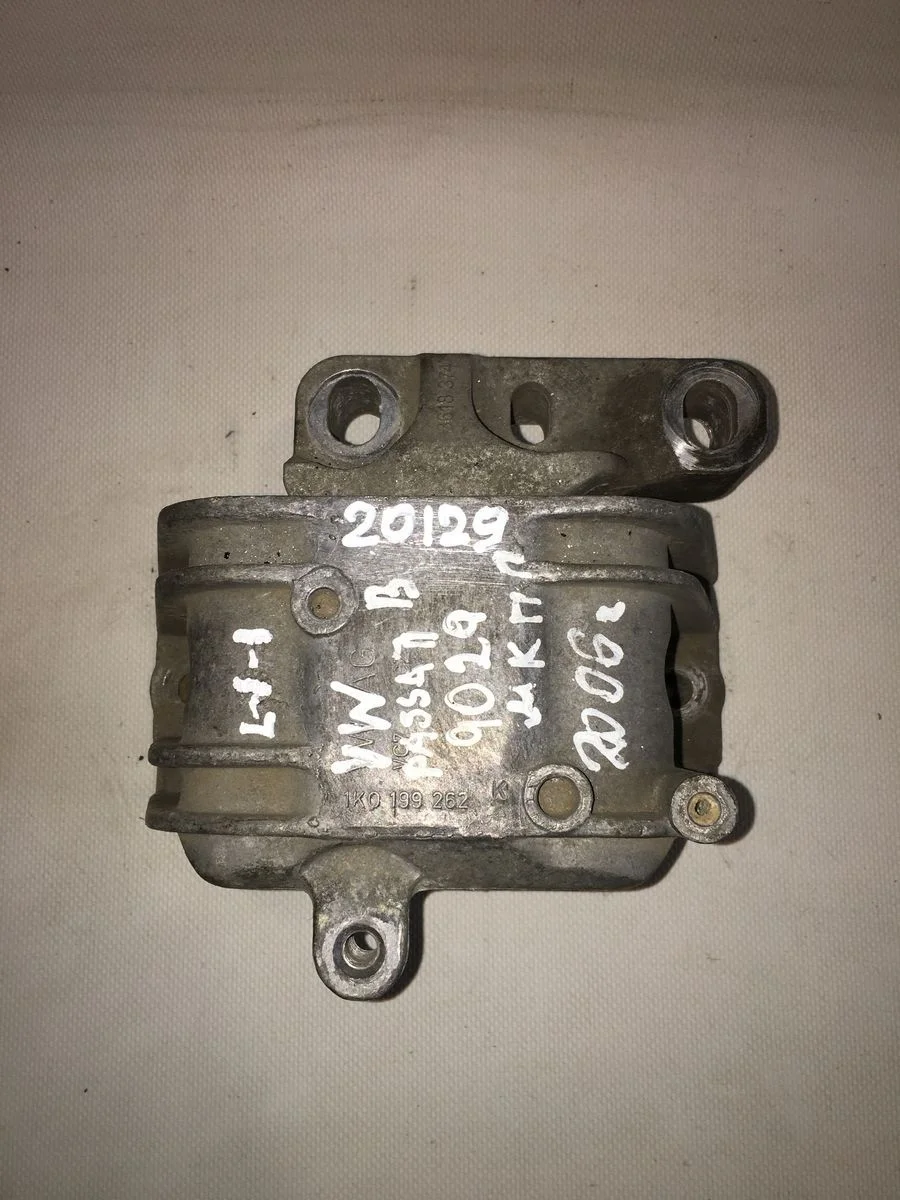 Опора ( подушка ) двигателя Volkswagen Passat B6 (2005—2010) 3C2 3C5 1K0199262K Право  CBZB  CAXC CAXA  CDAA  CCSA   BUD