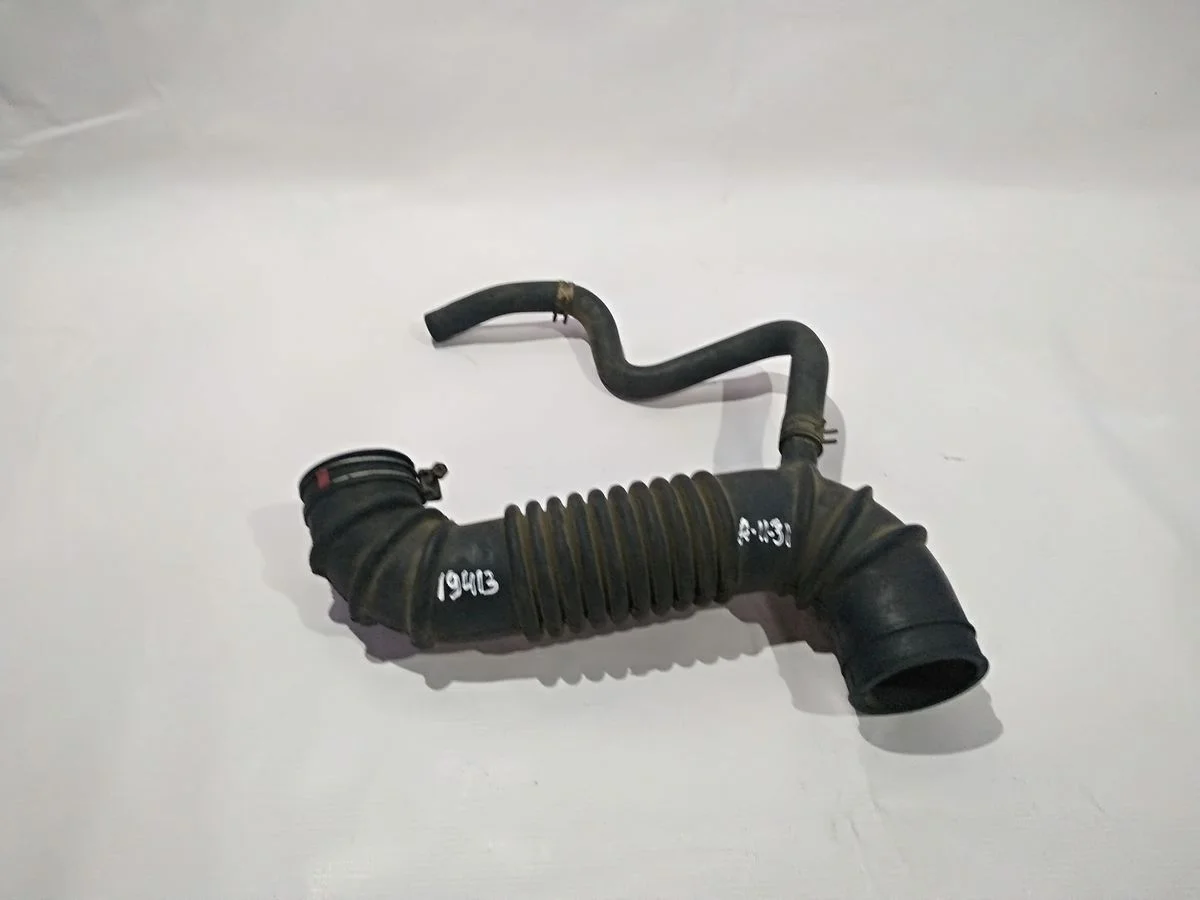 Патрубок воздушный (воздуховод) Mitsubishi Pajero II (1991—1997) V30 V40 2 поколение ME200338   4M40 /  4M40T