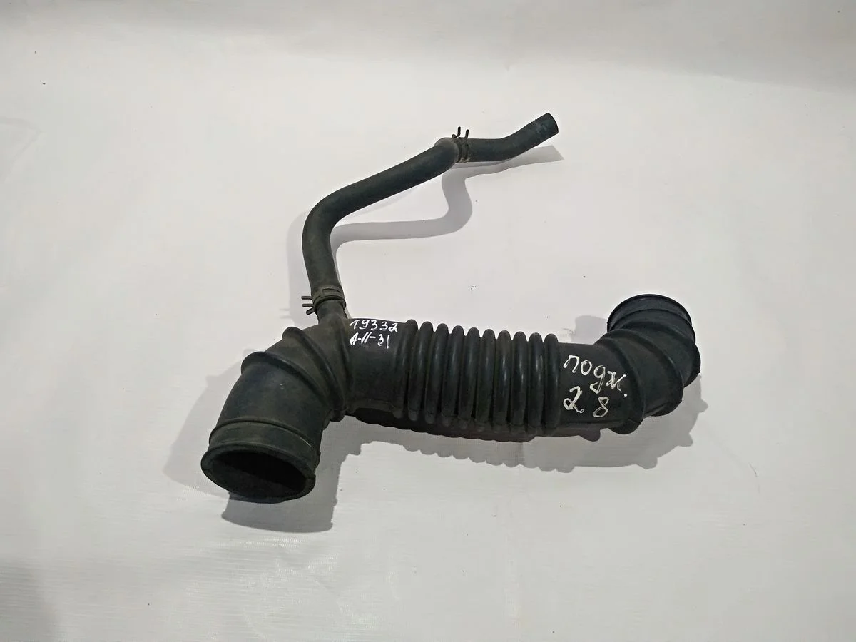 Патрубок воздушный (воздуховод) Mitsubishi Pajero II (1991—1997) V30 V40 2 поколение ME200338   4M40 /  4M40T