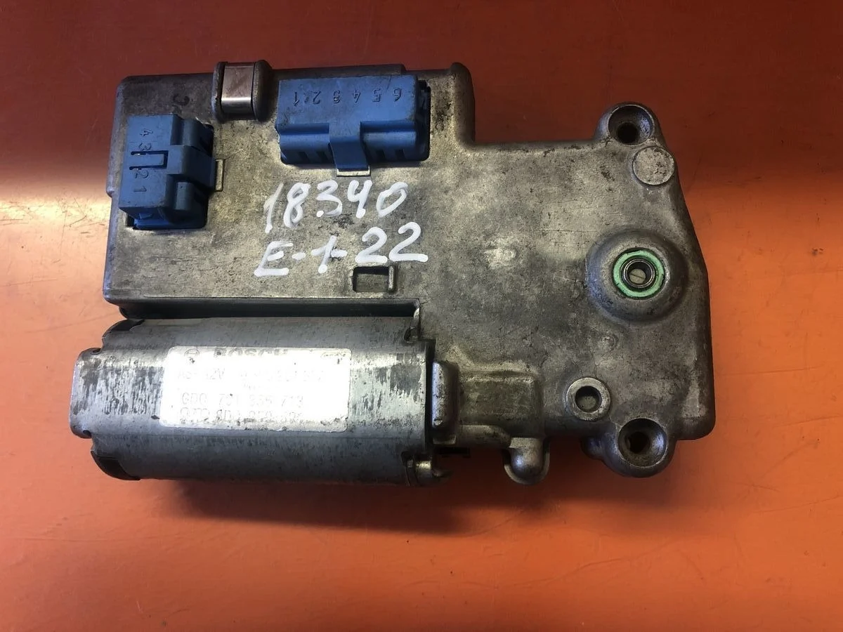 Моторчик люка Volkswagen Passat B5 (1996—2001) 3B 3B2 3B5 8D0959591