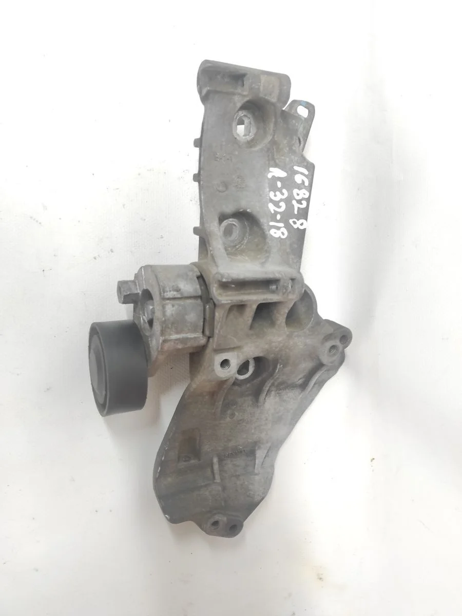 Кронштейн компрессора кондиционера Renault Fluence I (2009—2013) L30R L30T 8200669494   K4M838 K4M 800; K4M 801  K4J 780 K4M 839; K4M 838