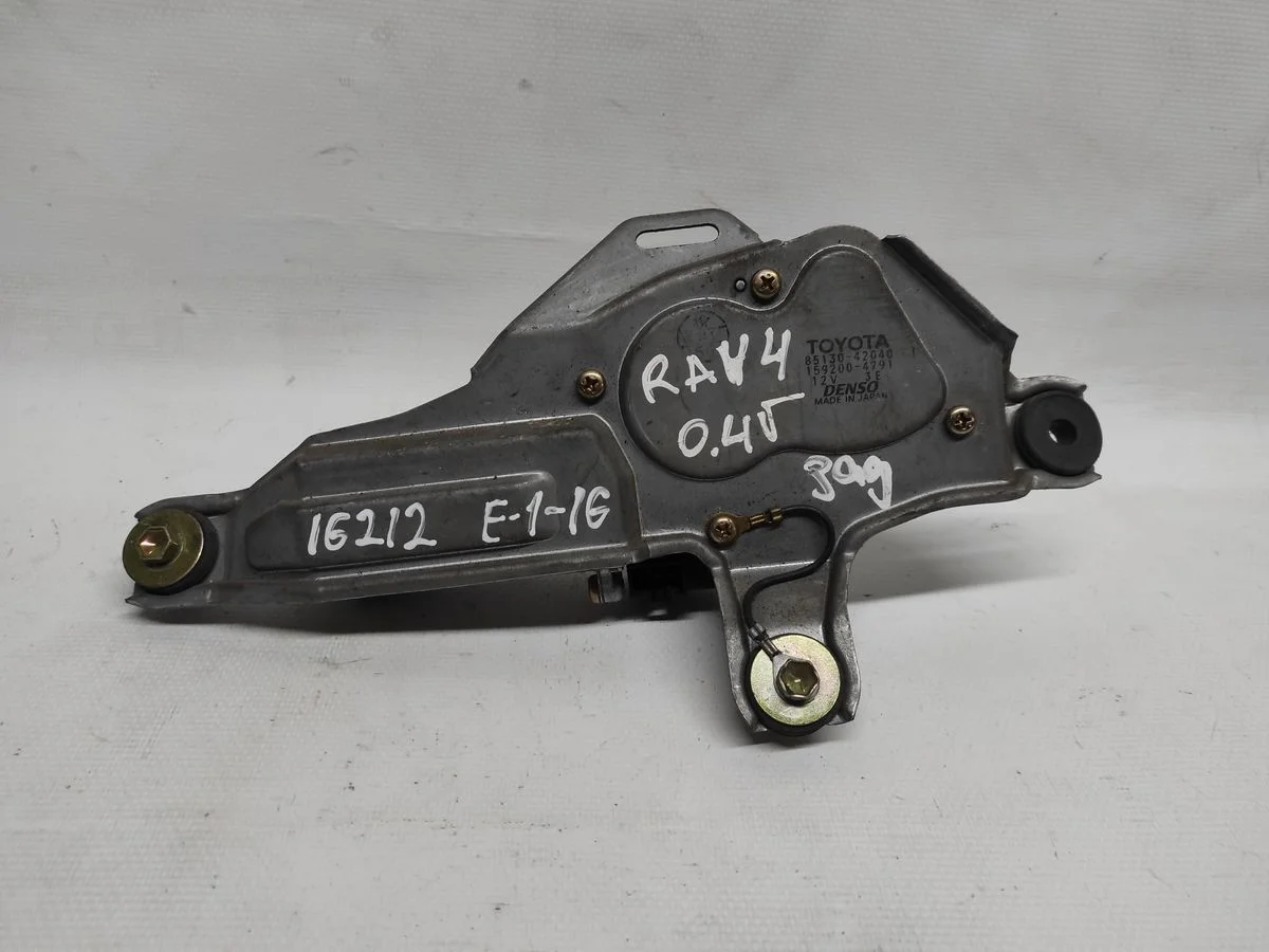 Мотор стеклоочистителя задний Toyota RAV4 II (2000—2003) A20 ZCA26 ACA26 ACA20 CLA20 ACA23 8513042040  Зад