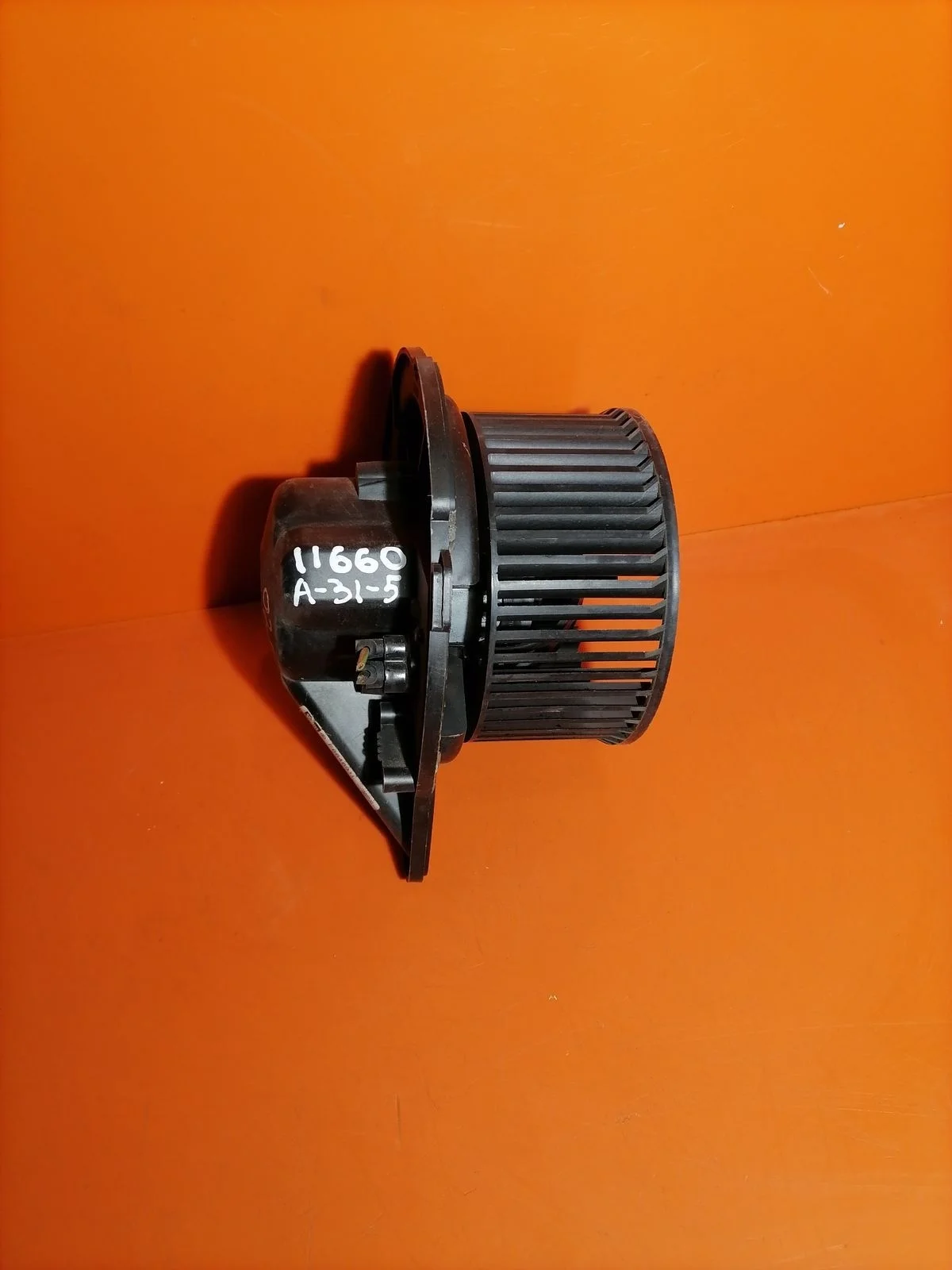 Двигатель отопителя (моторчик печки) Volkswagen Passat B5 рестайлинг (2000—2005) 3B 3B3 9F8 8D2820021