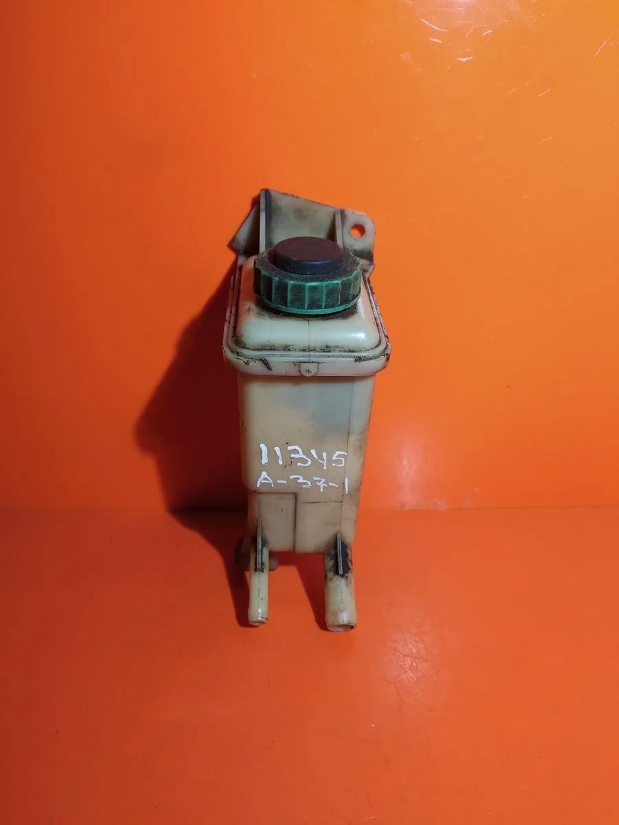 Бачок гидроусилителя (ГУР) Volkswagen Passat B5 (1996—2001) 3B 3B2 3B5 8D0422373C